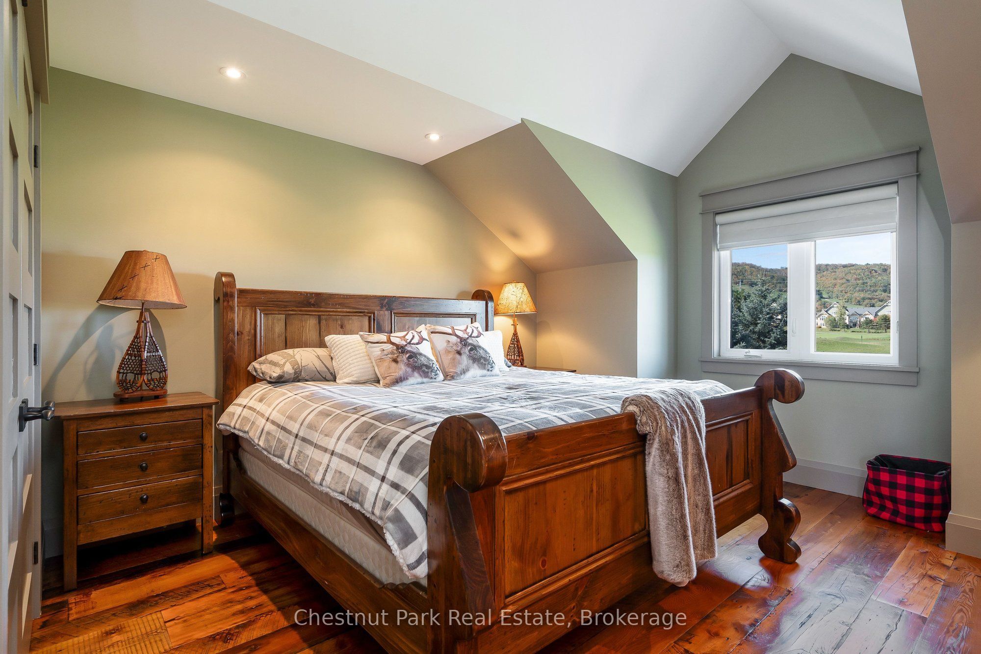 124 Snowbridge Way Property Photo 28