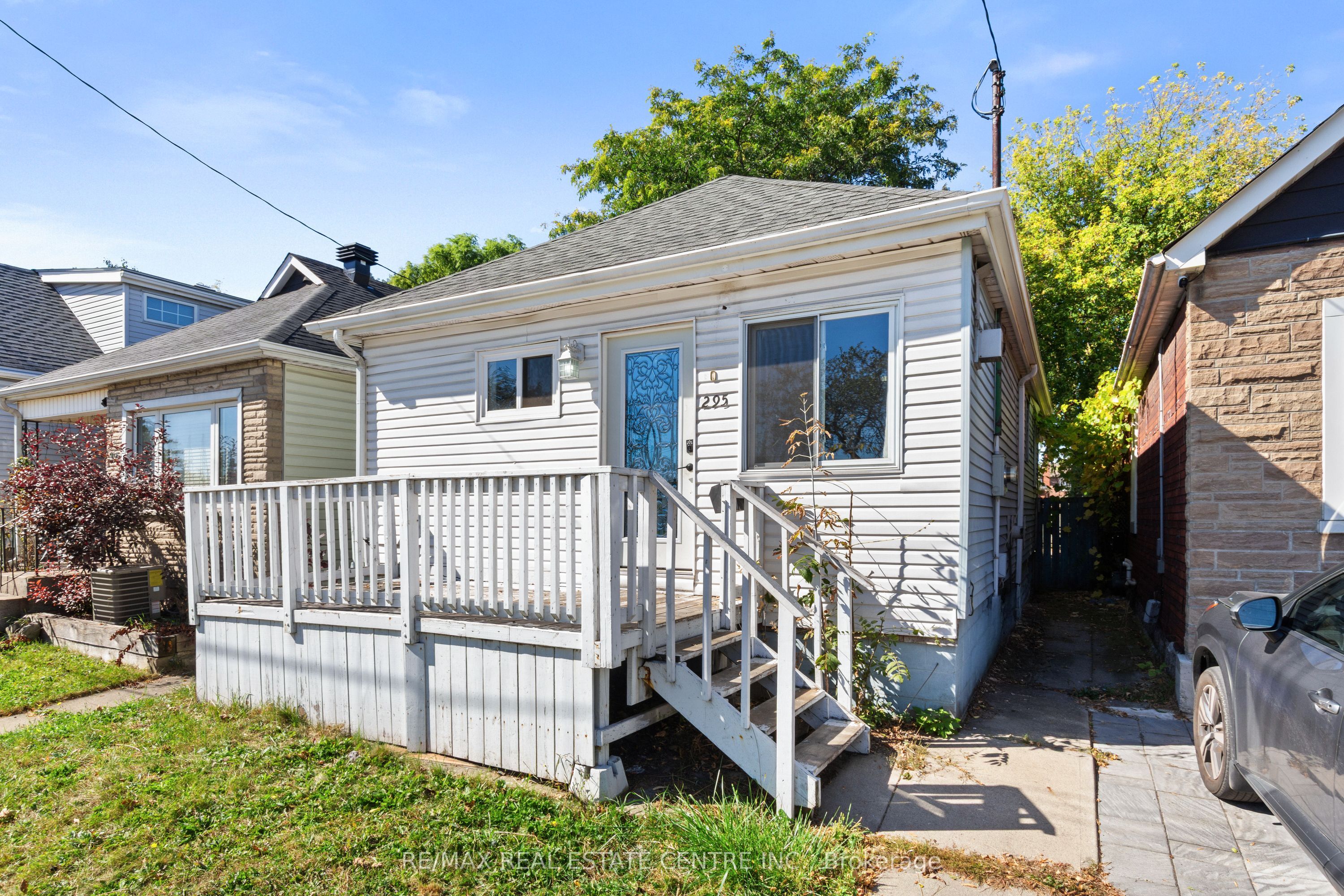 295 Strathearn Avenue Property Photo 2