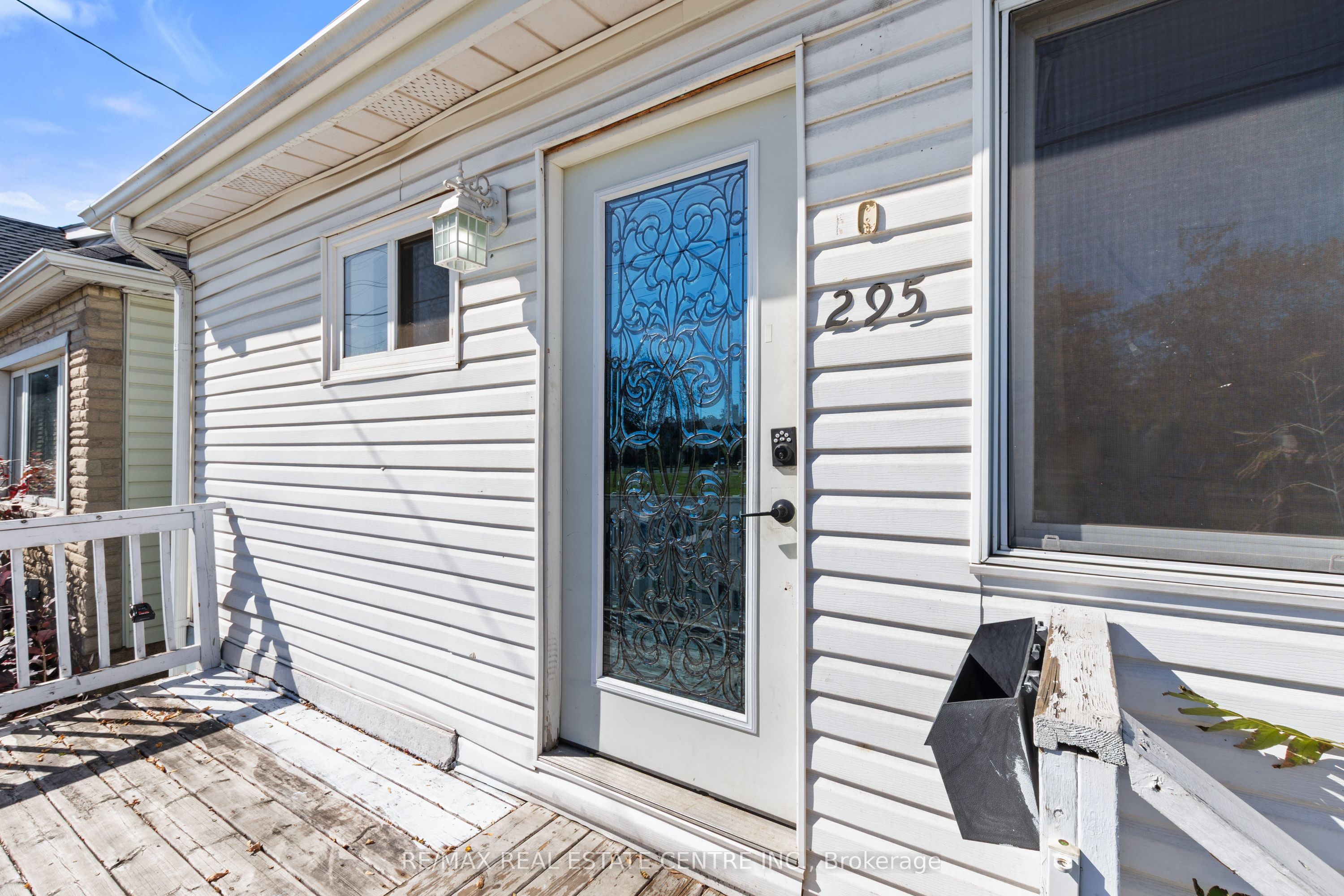 295 Strathearn Avenue Property Photo 3