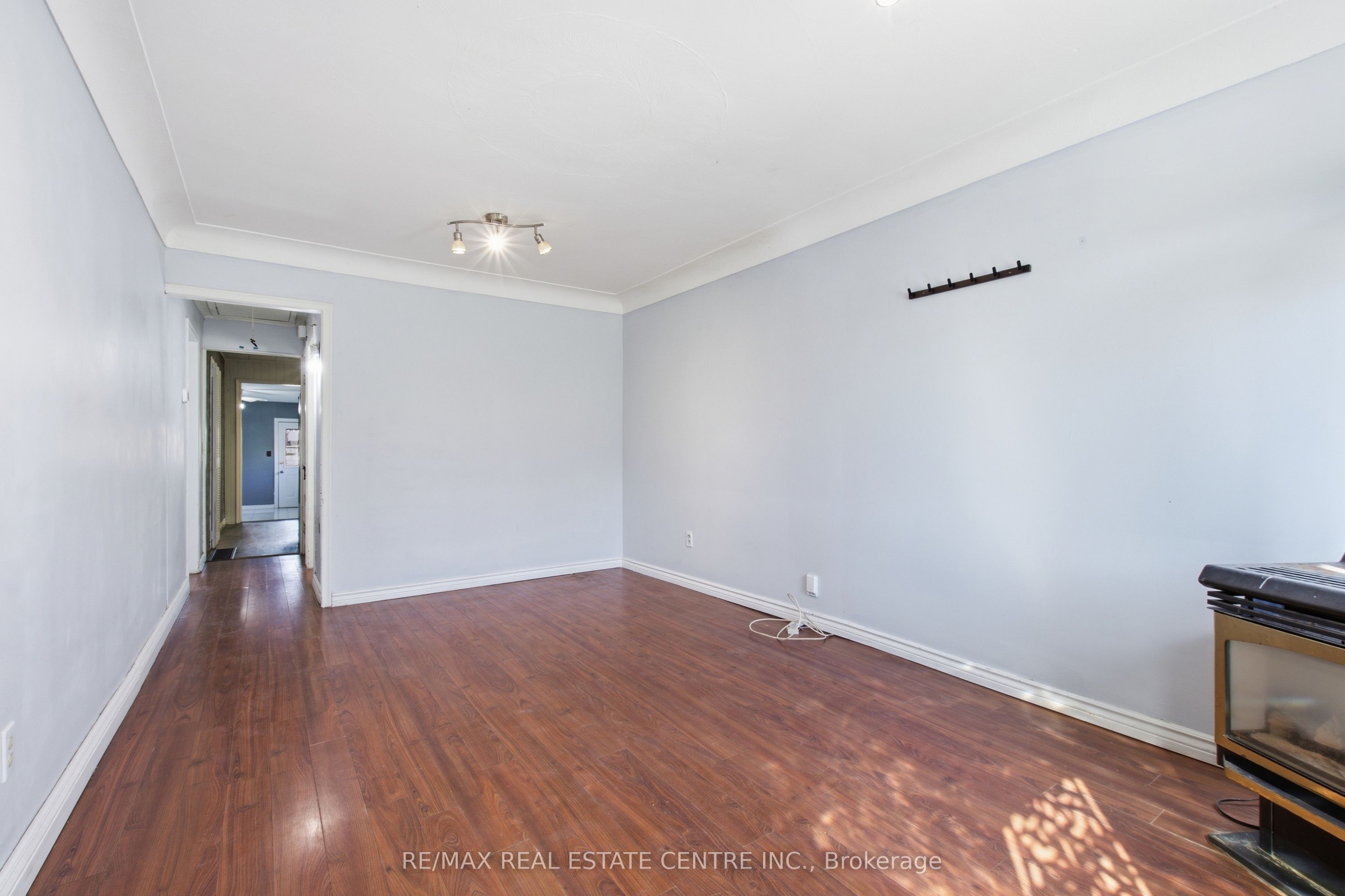 295 Strathearn Avenue Property Photo 5