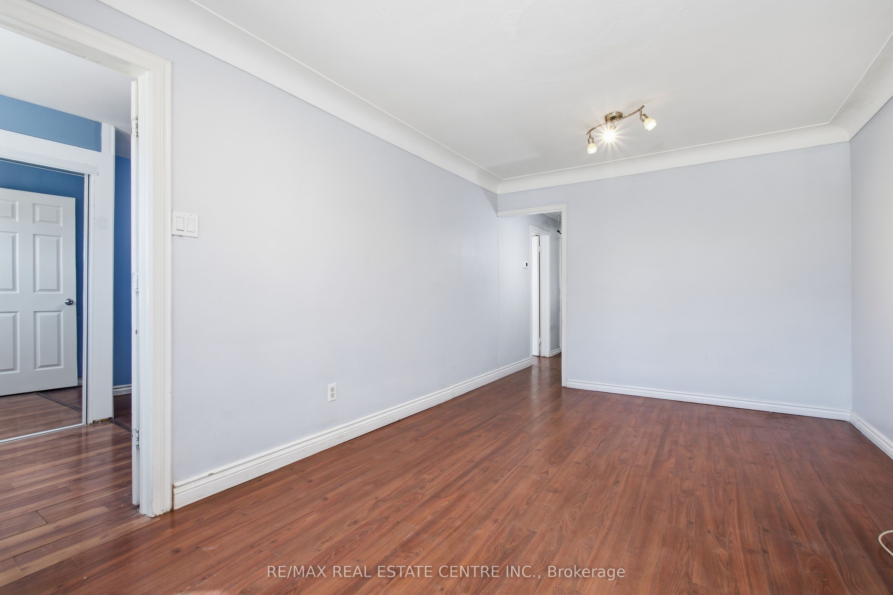 295 Strathearn Avenue Property Photo 6