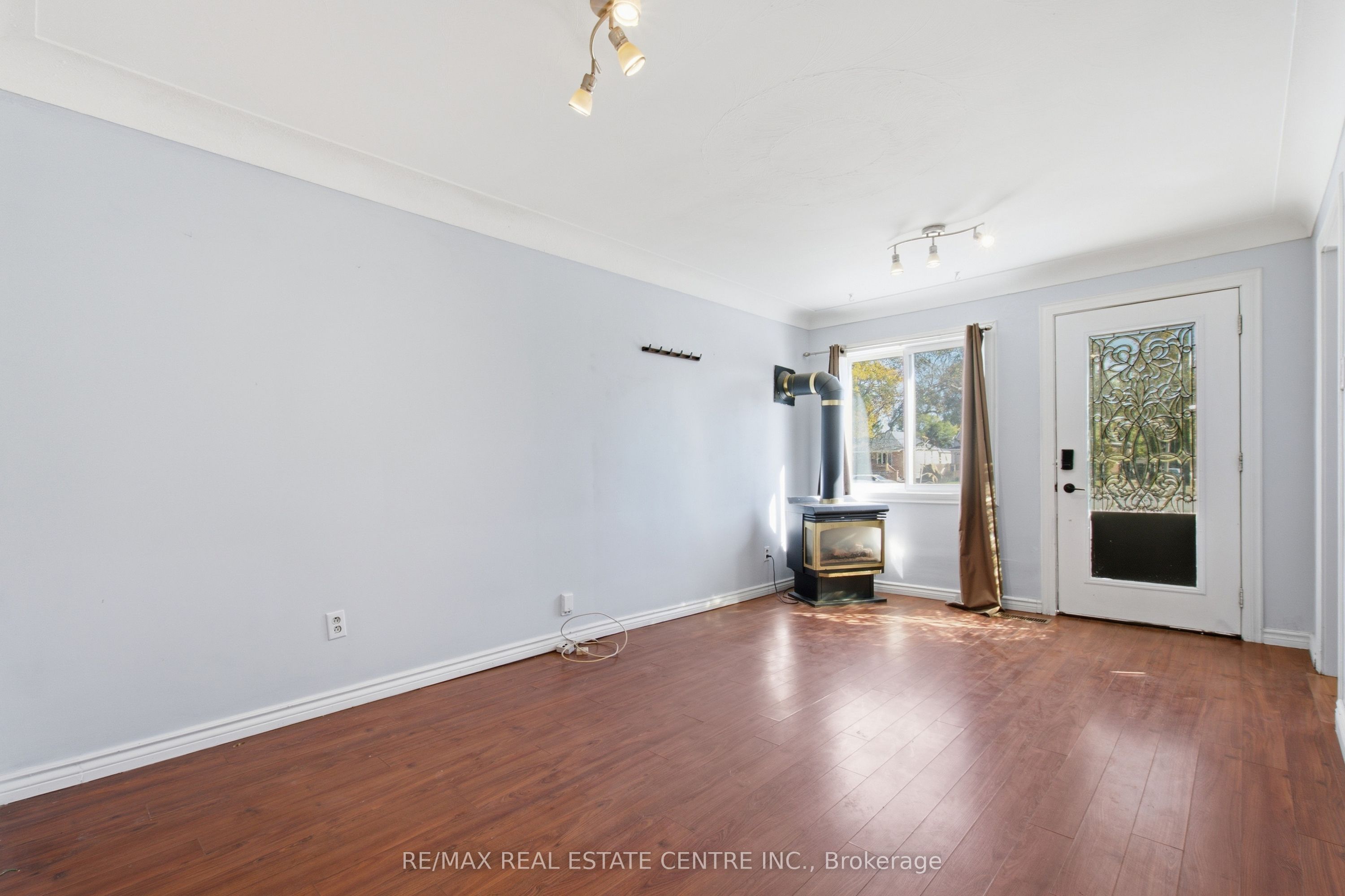 295 Strathearn Avenue Property Photo 7