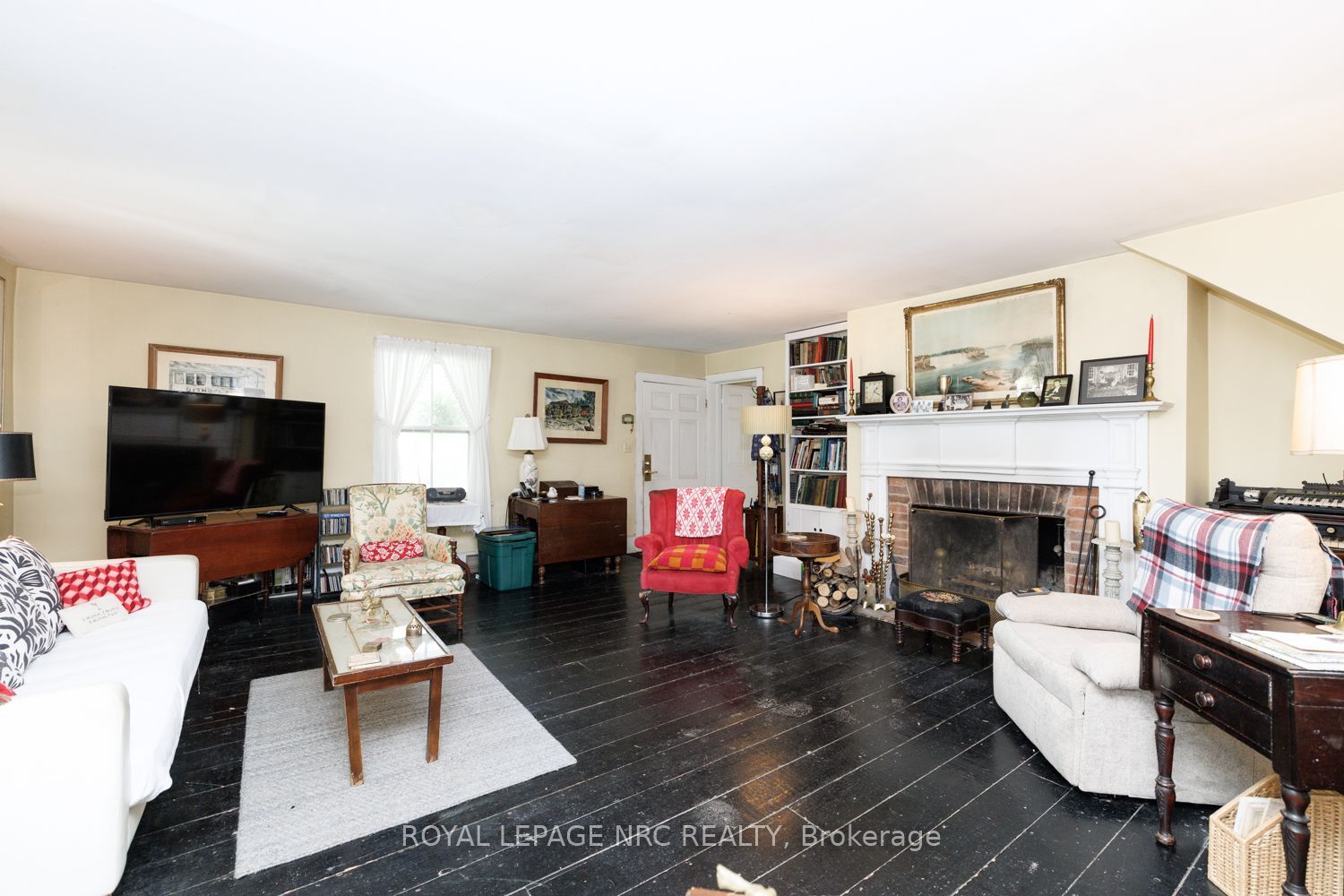 292 Johnson Street S Property Photo 6