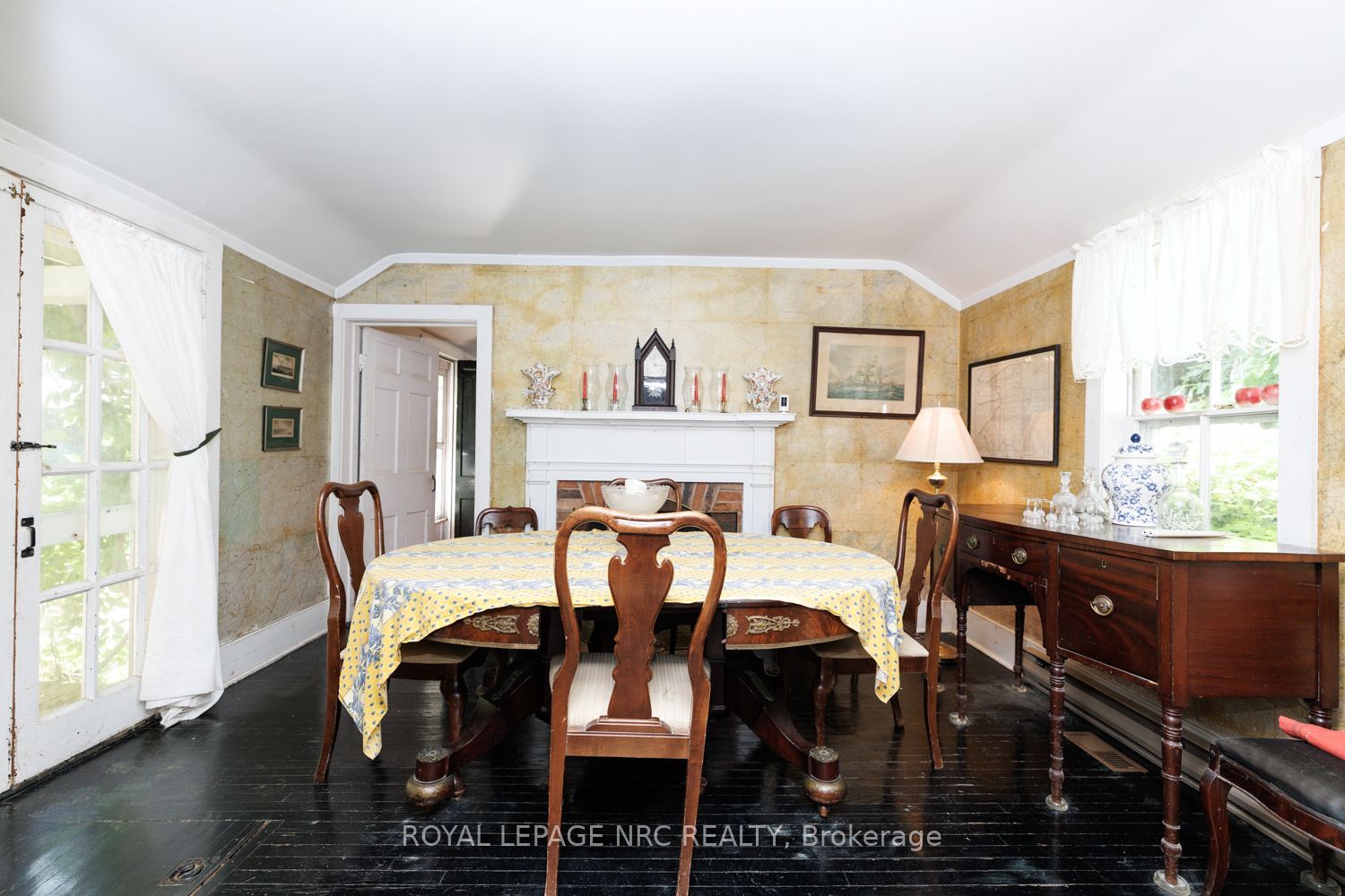 292 Johnson Street S Property Photo 7