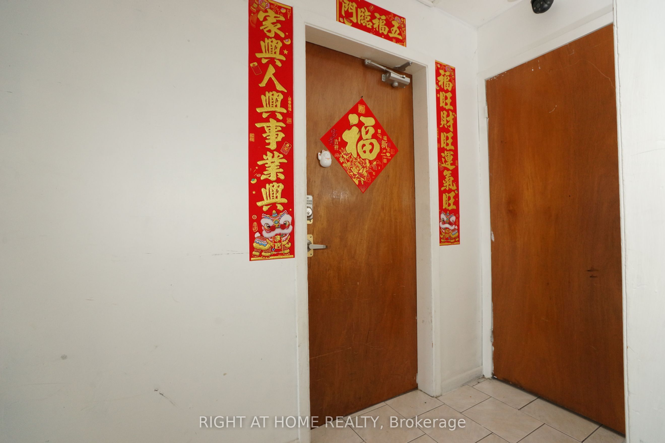59 Saunby Street N Property Photo 3