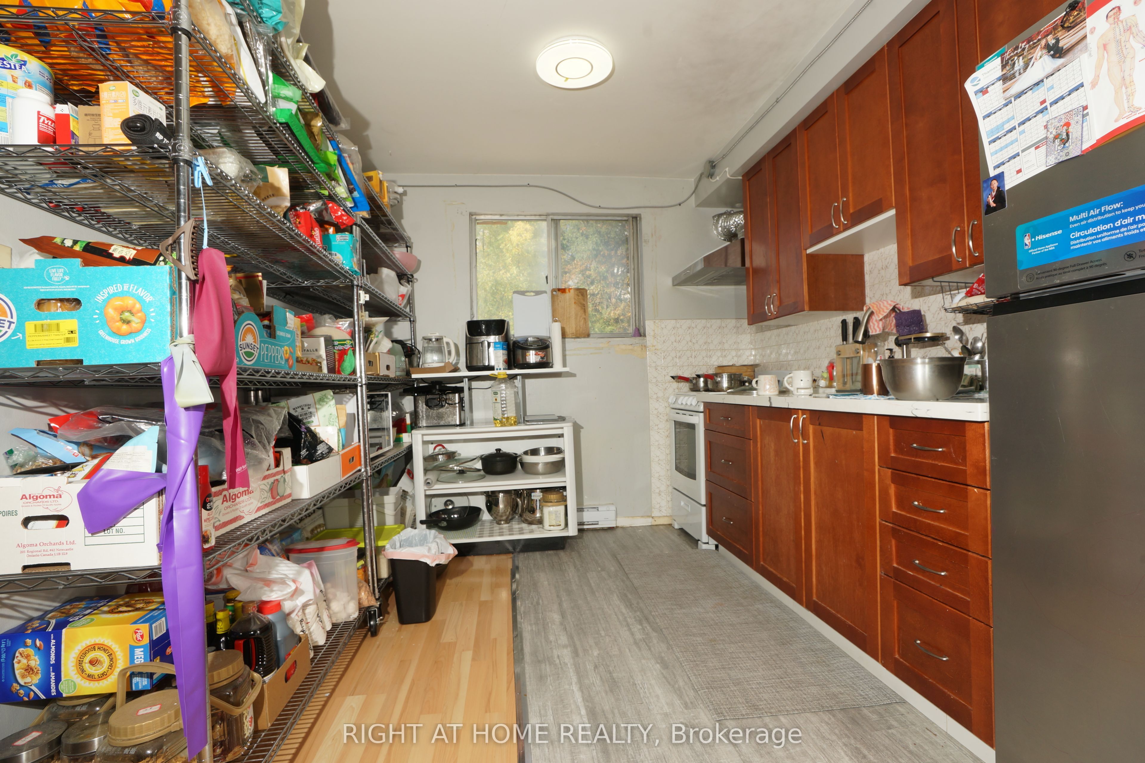 59 Saunby Street N Property Photo 4