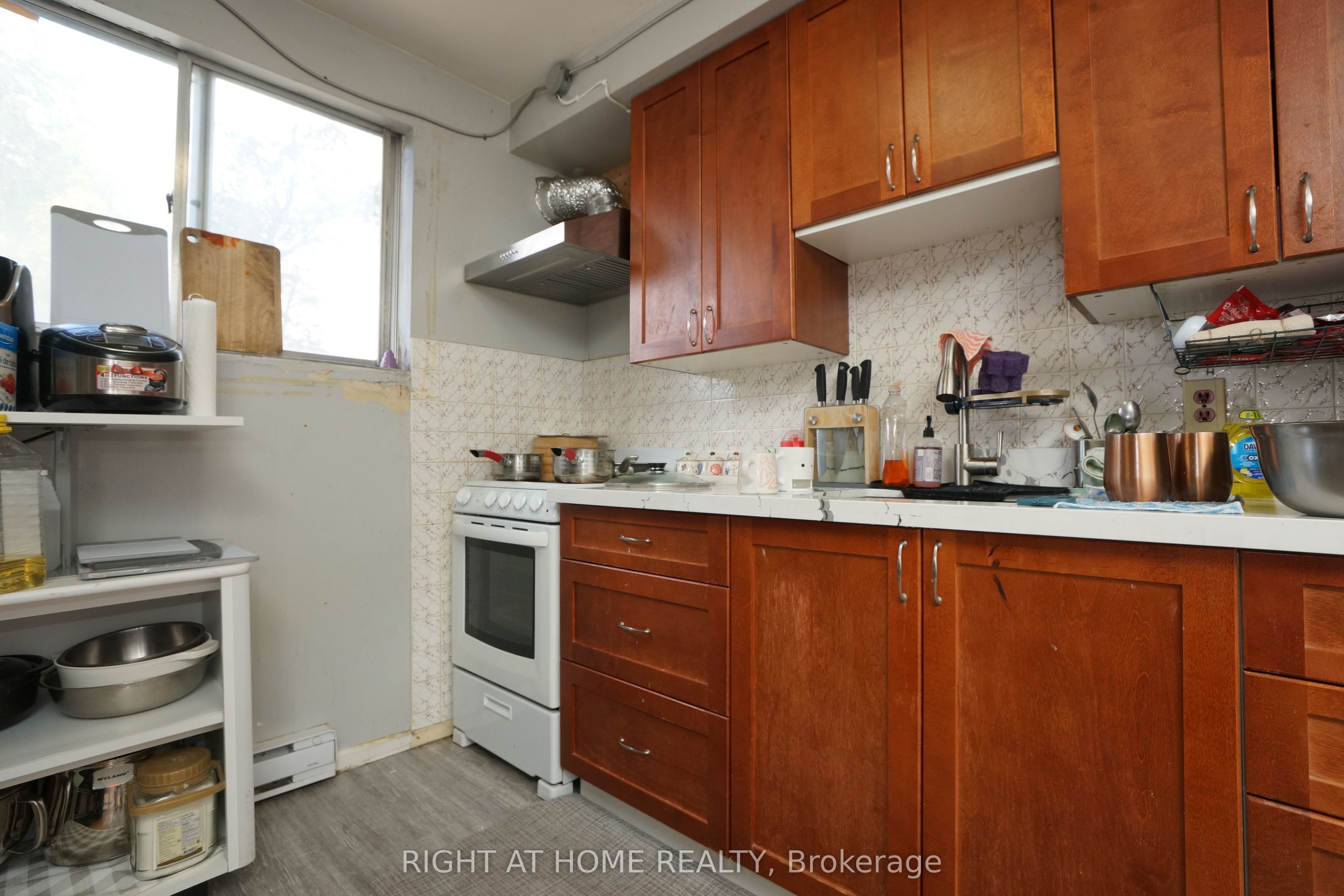59 Saunby Street N Property Photo 5