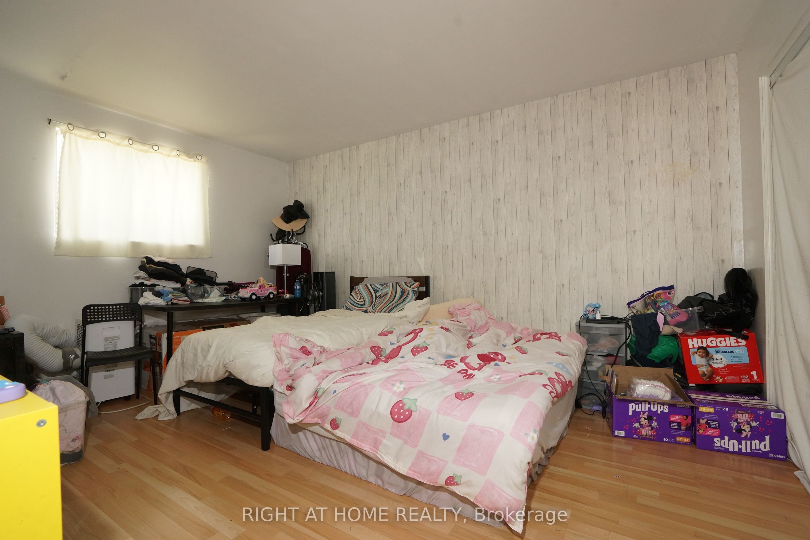59 Saunby Street N Property Photo 7