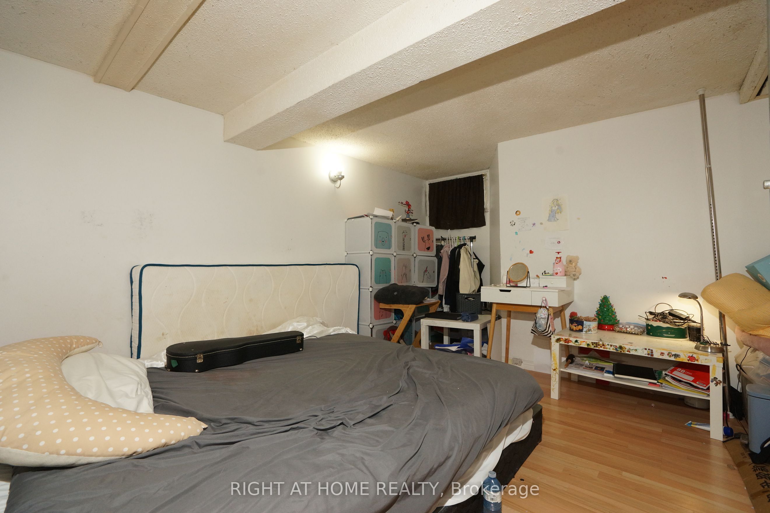 59 Saunby Street N Property Photo 10