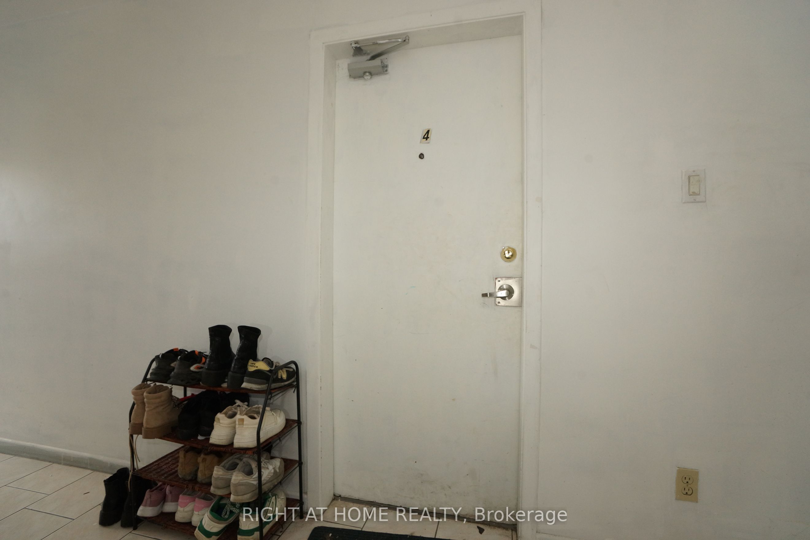 59 Saunby Street N Property Photo 11