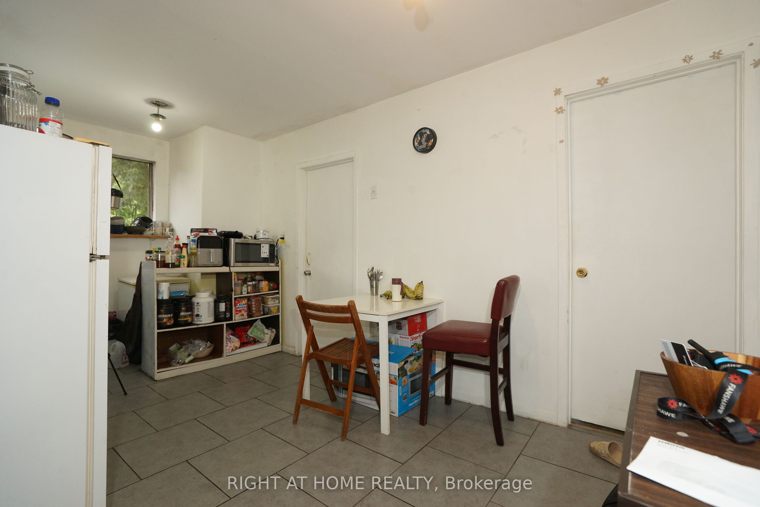 59 Saunby Street N Property Photo 12