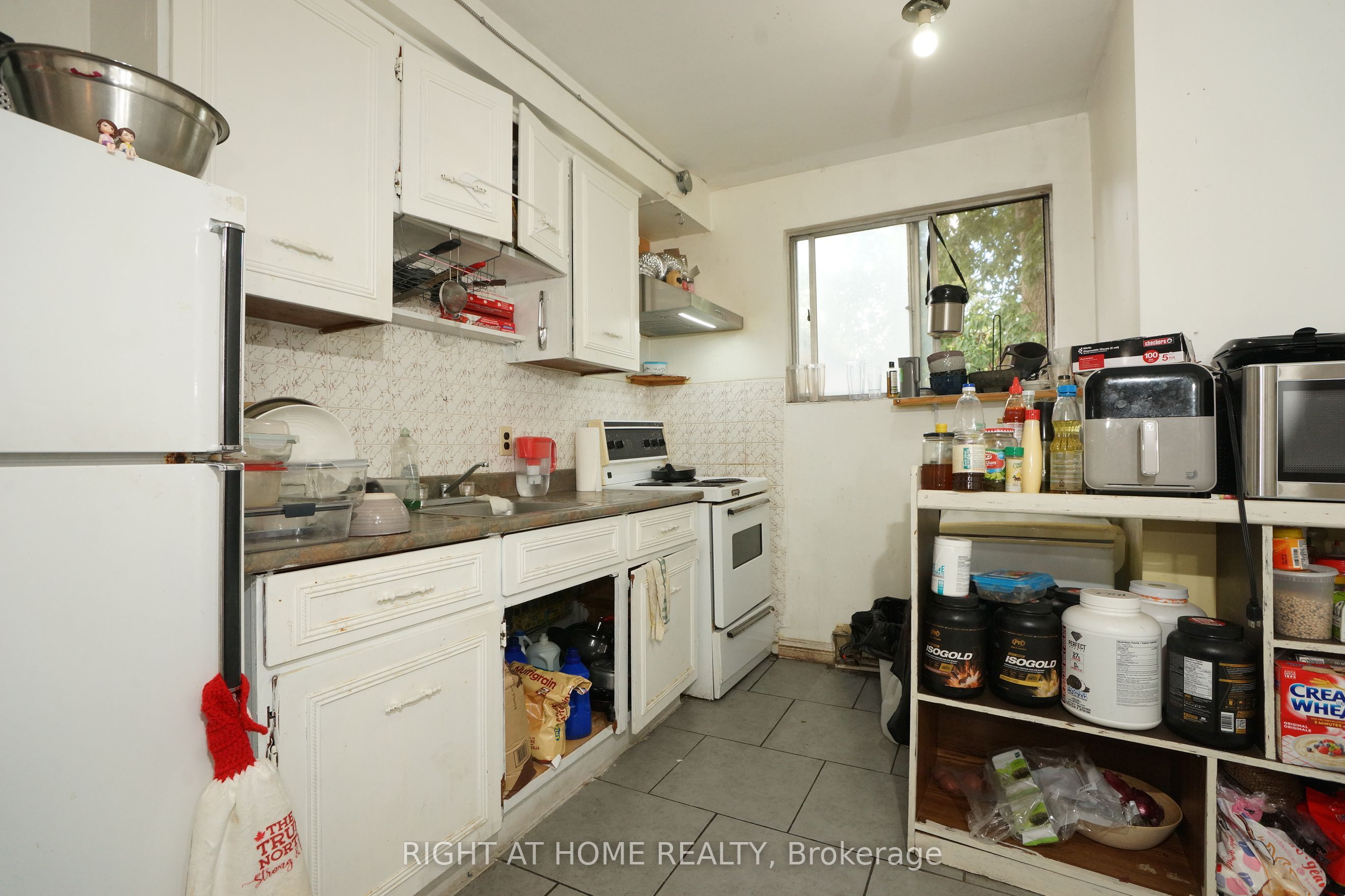 59 Saunby Street N Property Photo 15