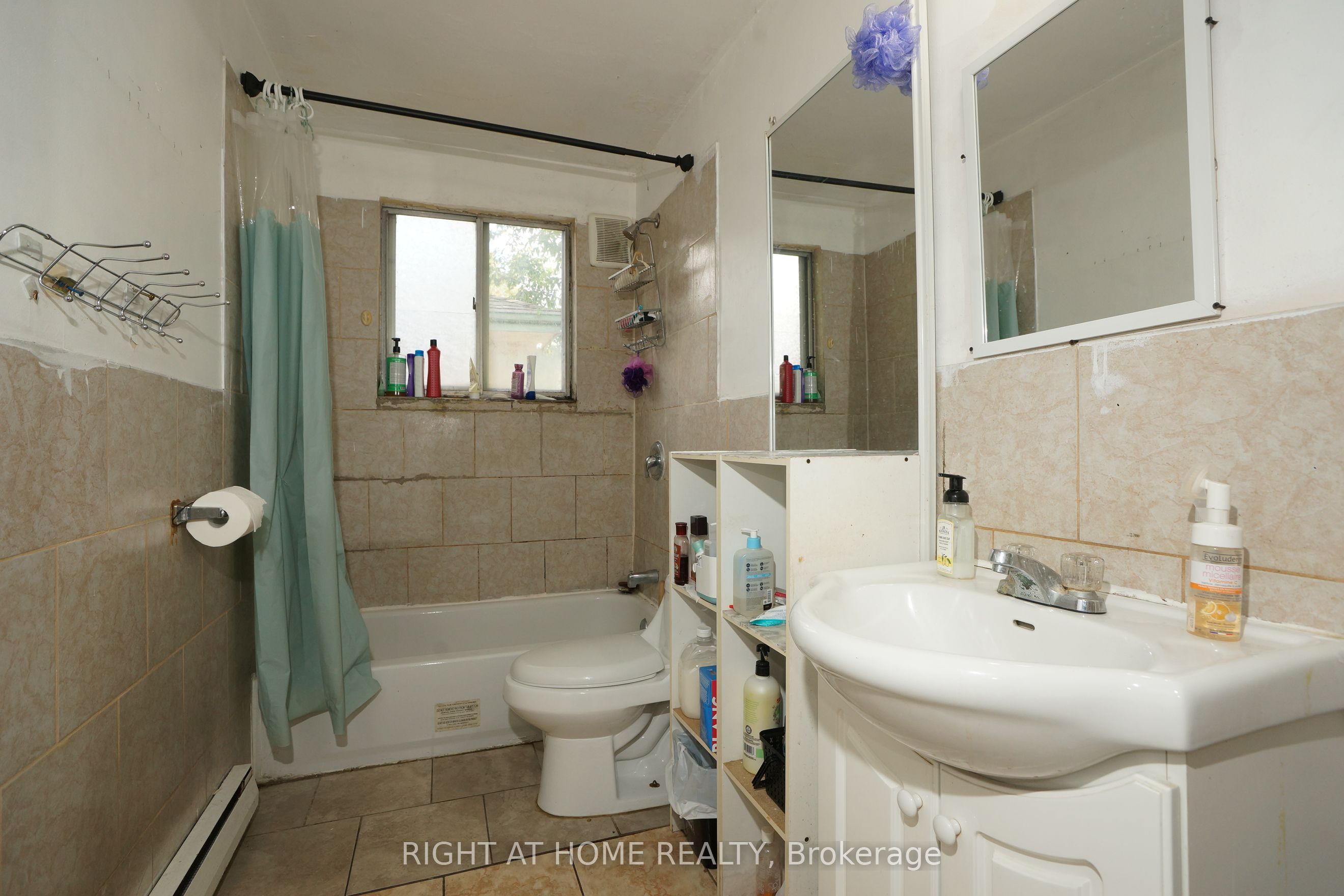 59 Saunby Street N Property Photo 16