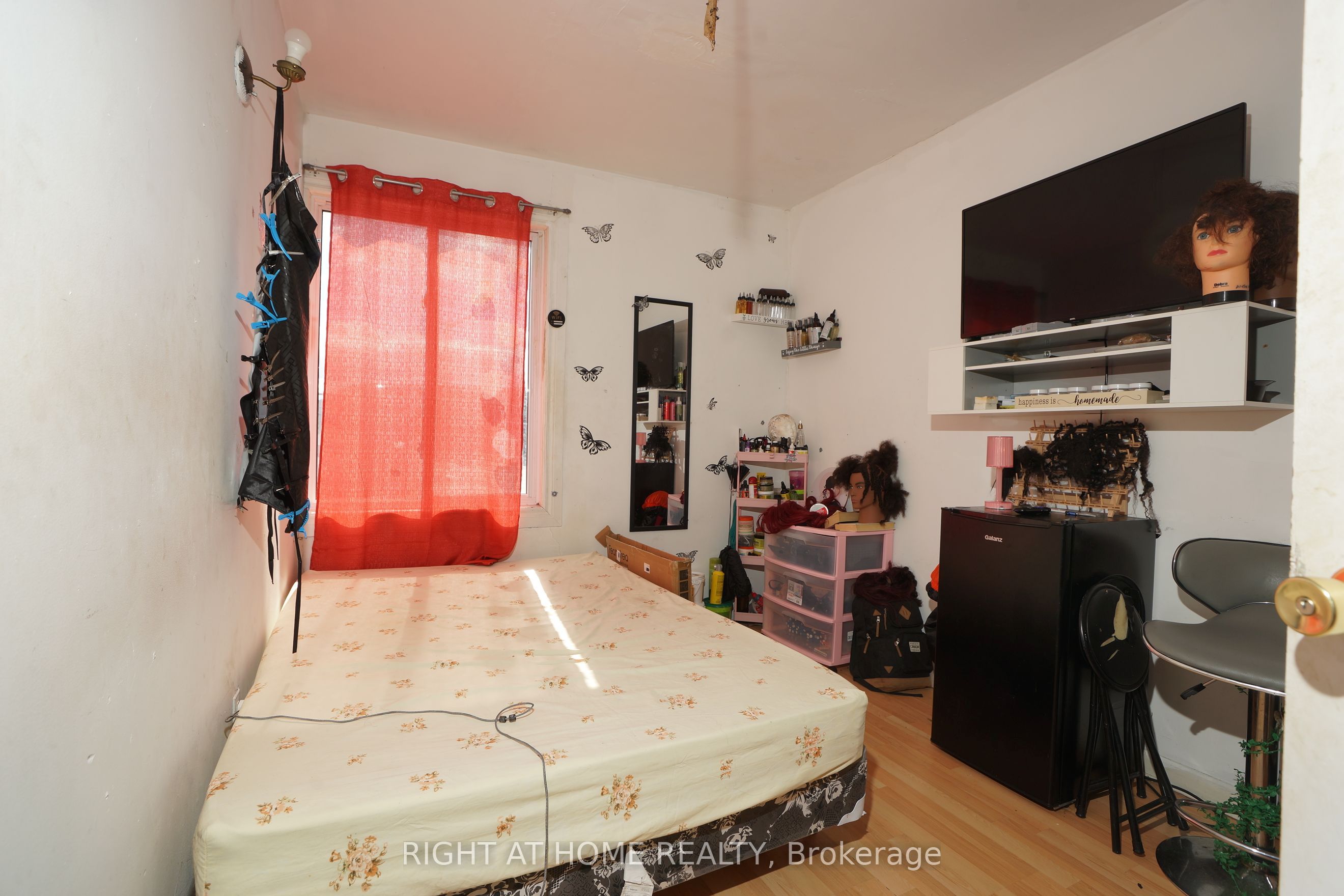59 Saunby Street N Property Photo 25