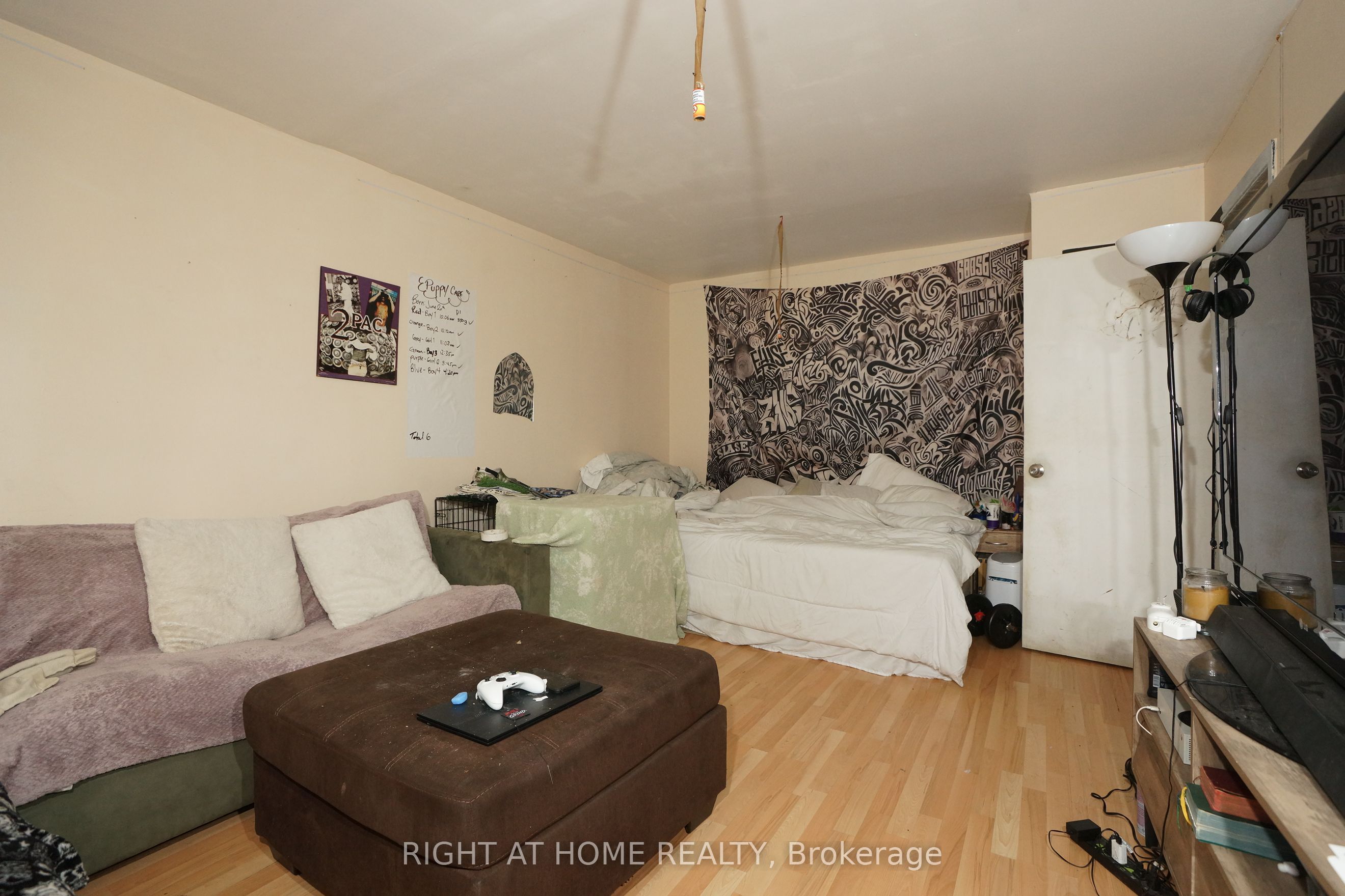 59 Saunby Street N Property Photo 28