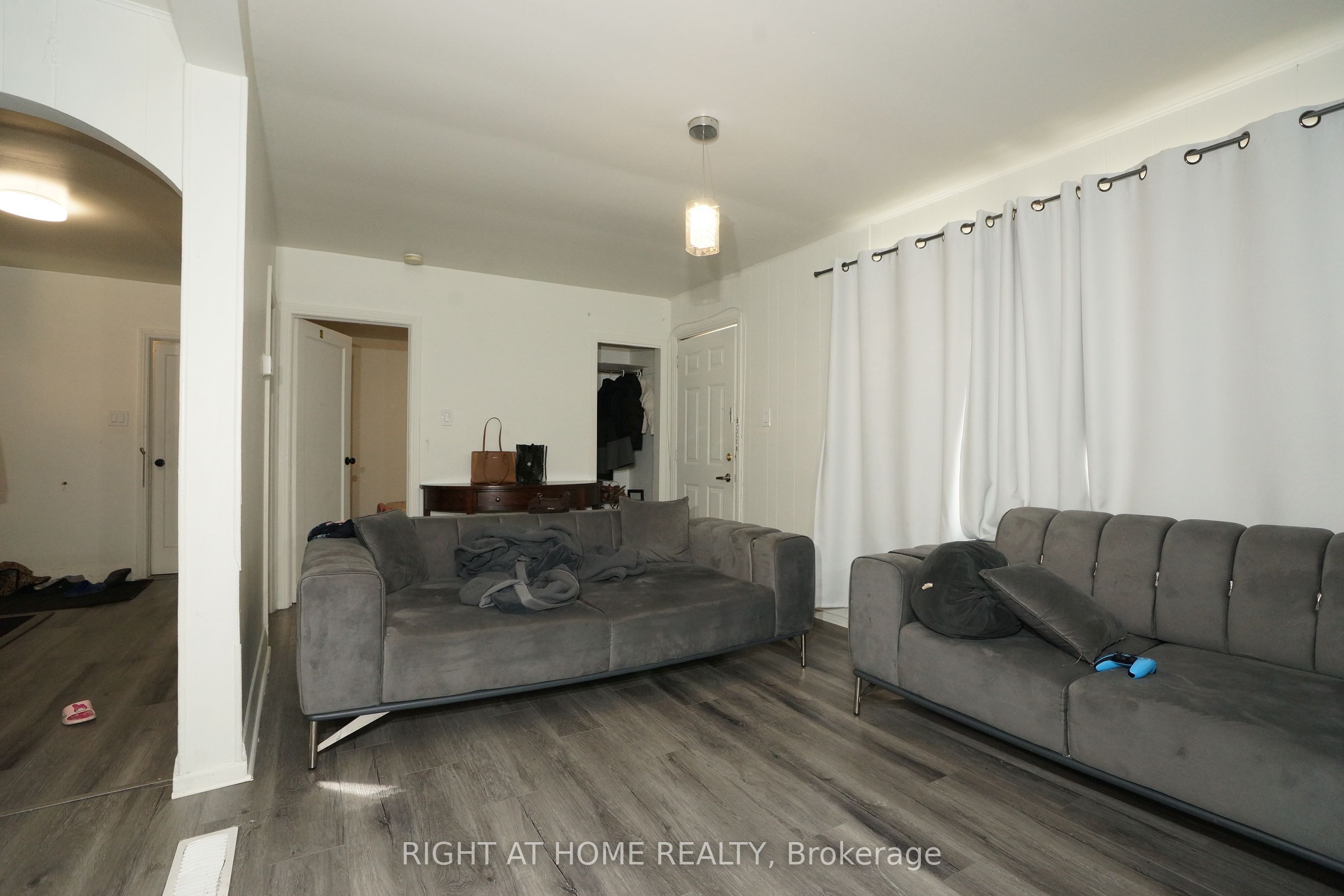 59 Saunby Street N Property Photo 33