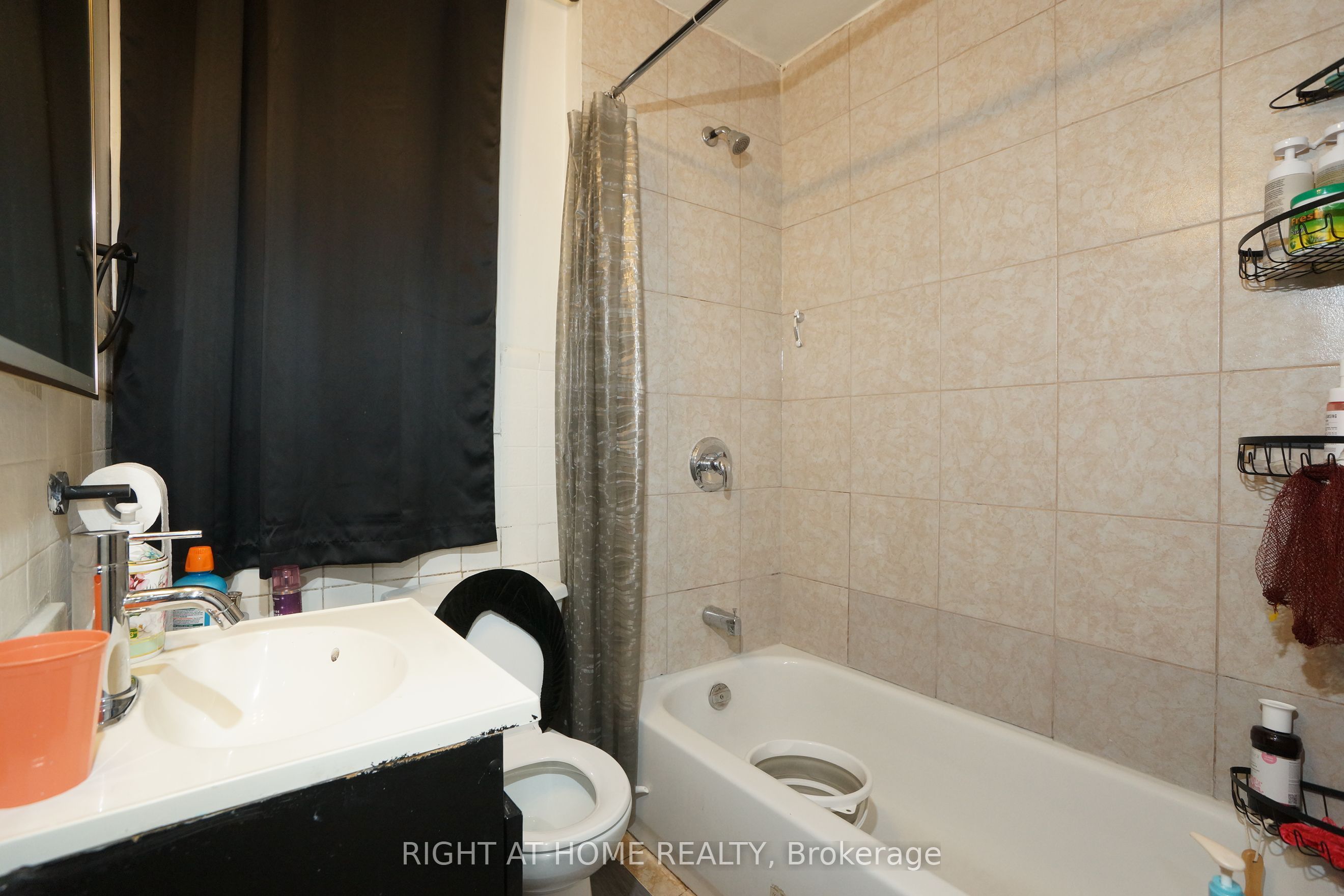 59 Saunby Street N Property Photo 36
