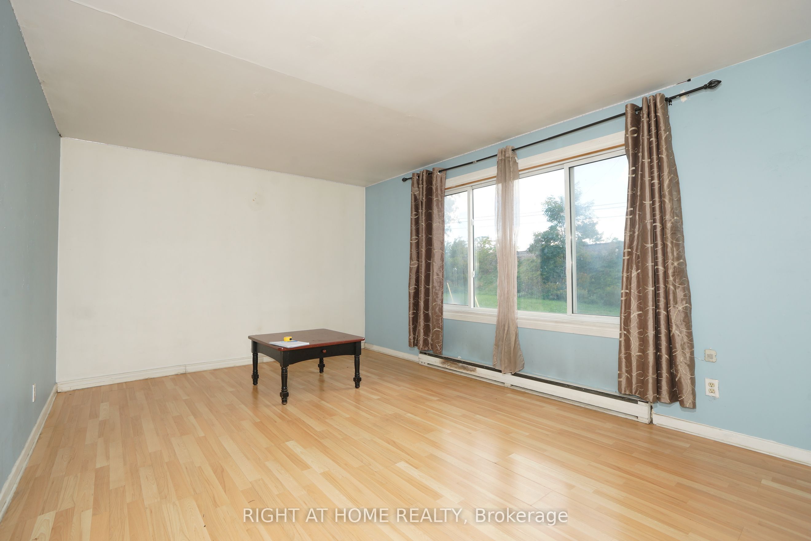 59 Saunby Street N Property Photo 42