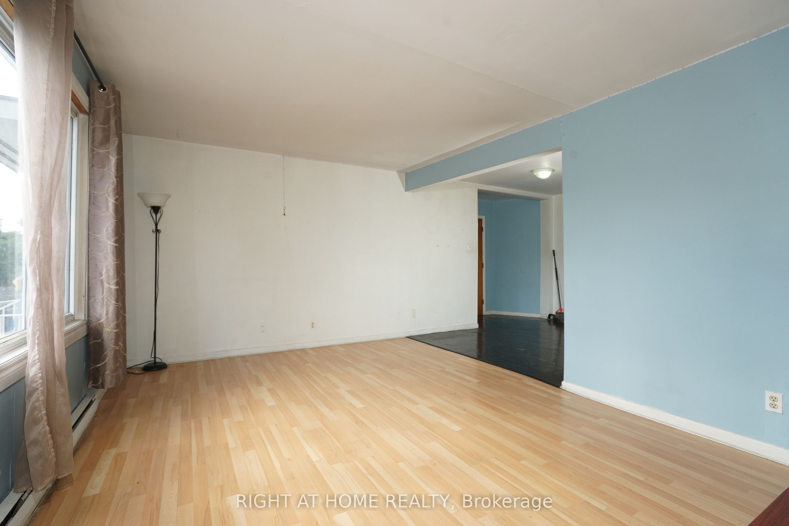 59 Saunby Street N Property Photo 43