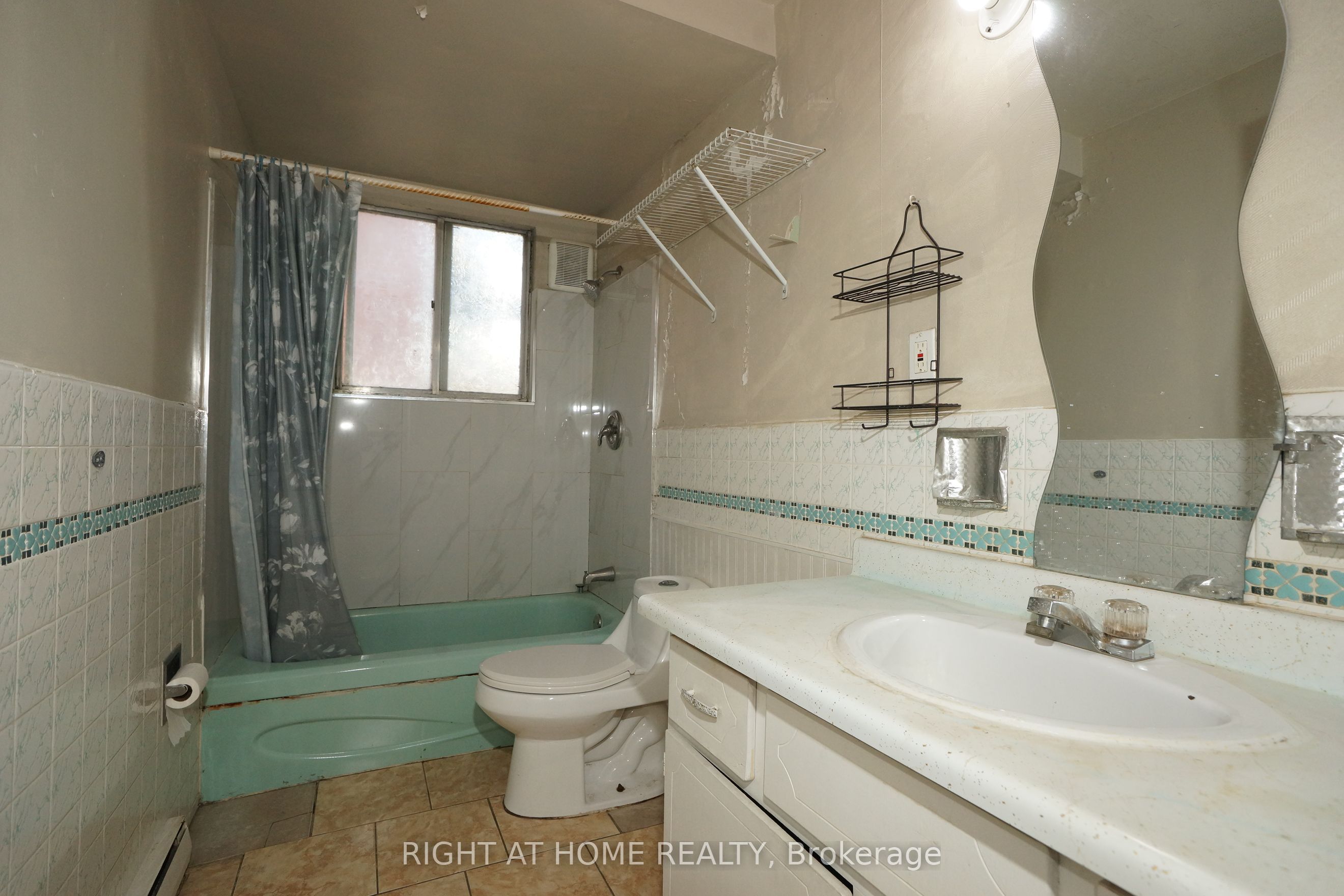 59 Saunby Street N Property Photo 46