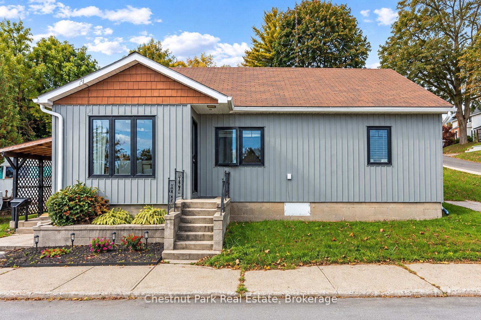 2096 3rd Avenue W Property Photo 1