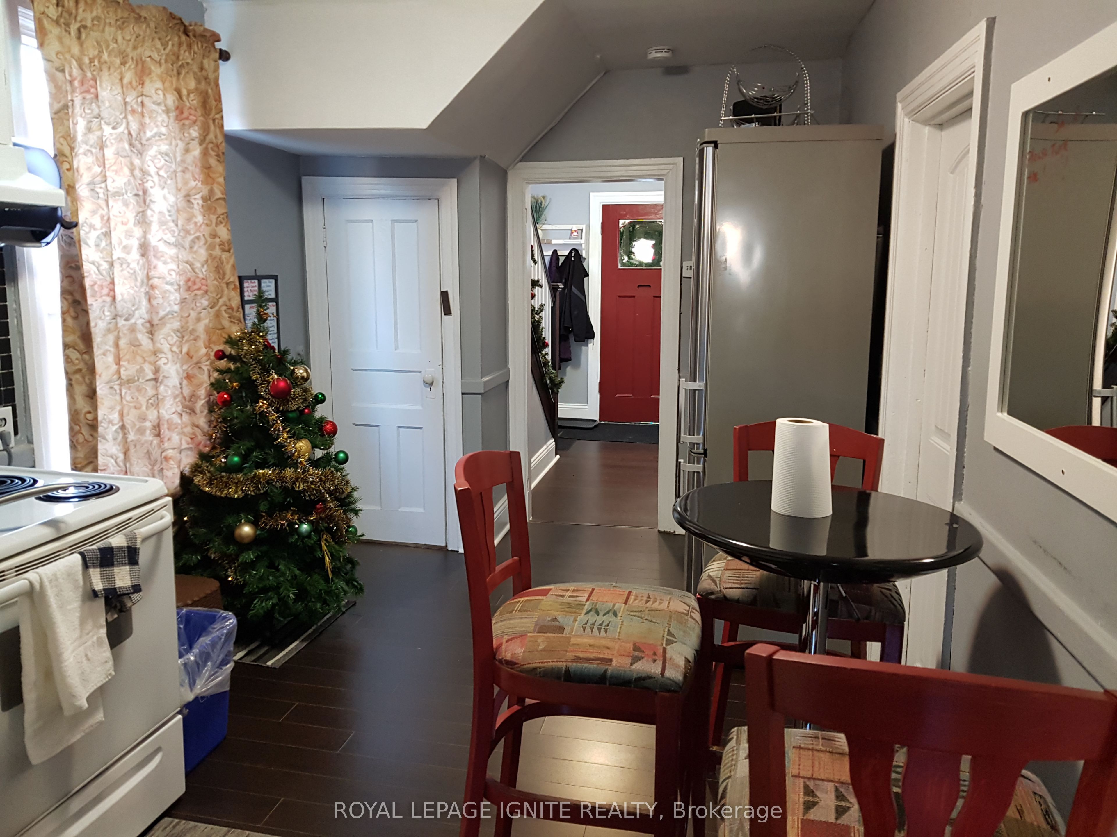 112 Ward Avenue Property Photo 3