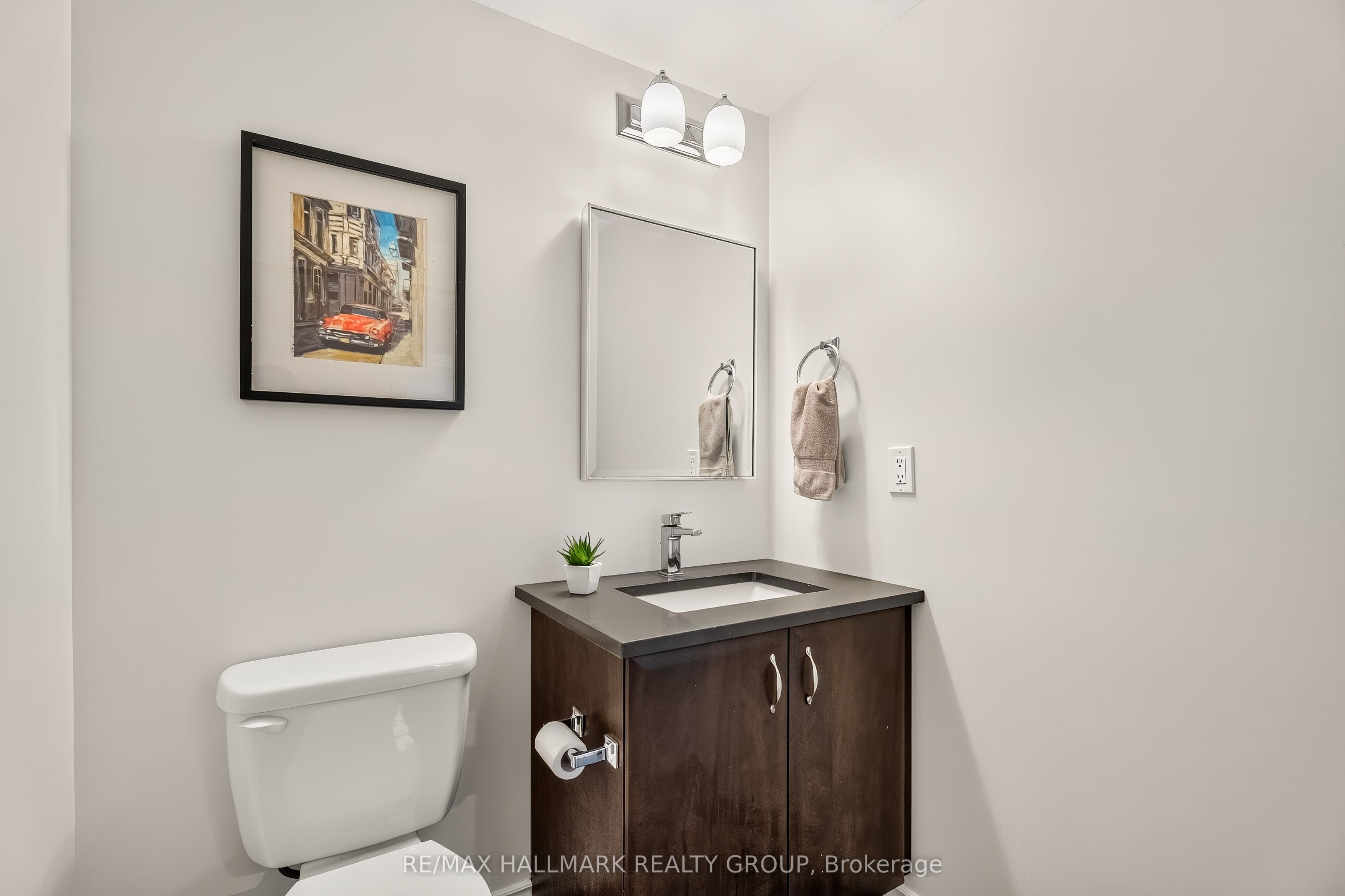101 Queen Charlotte Street Property Photo 37