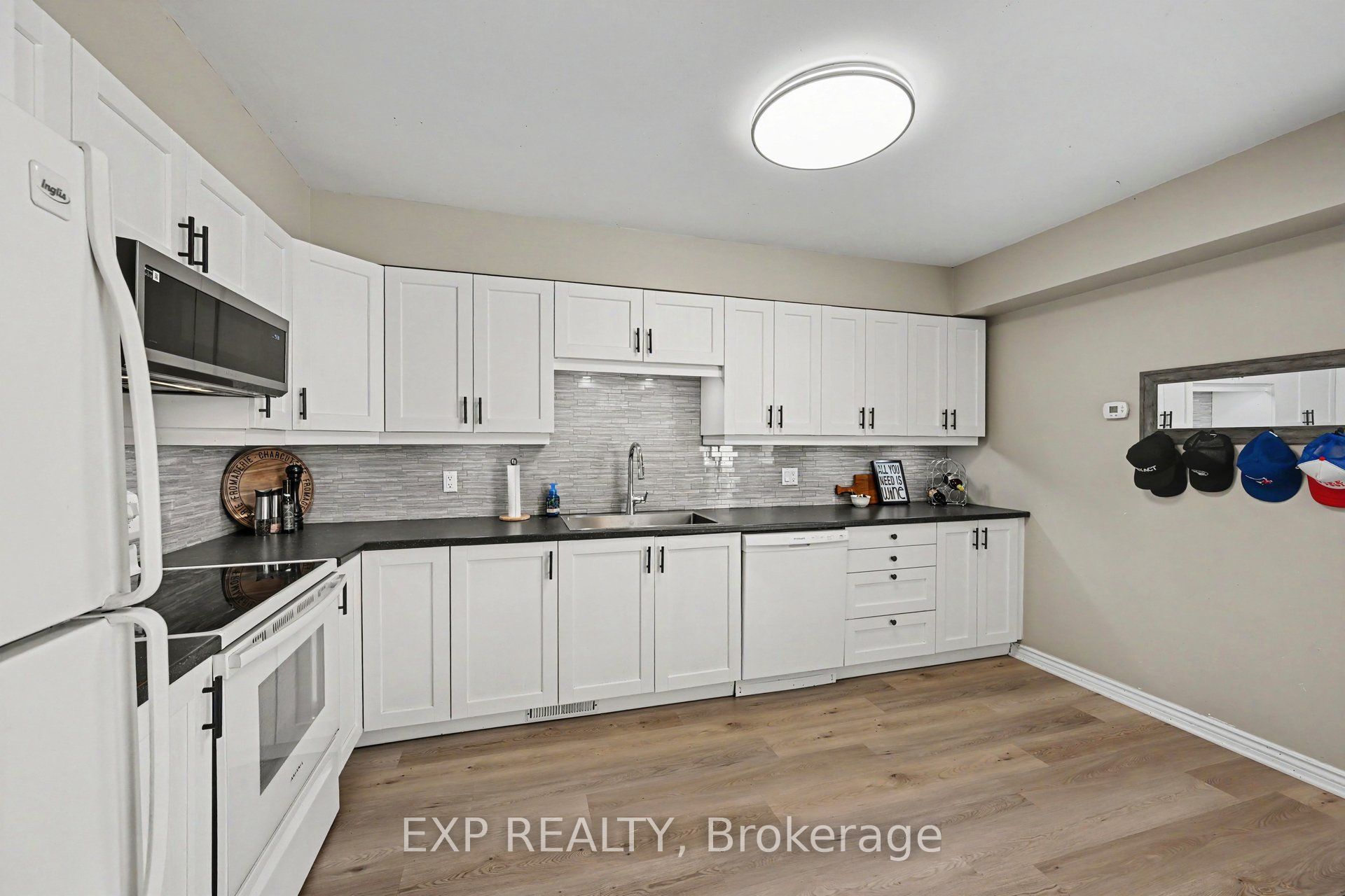 44 Union Street N Property Photo 11