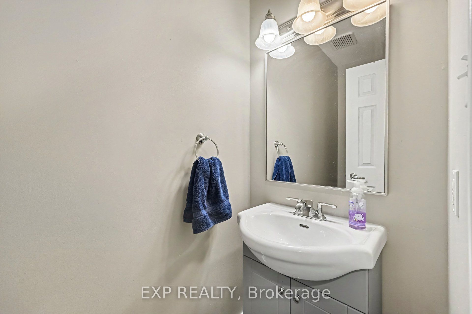 44 Union Street N Property Photo 15