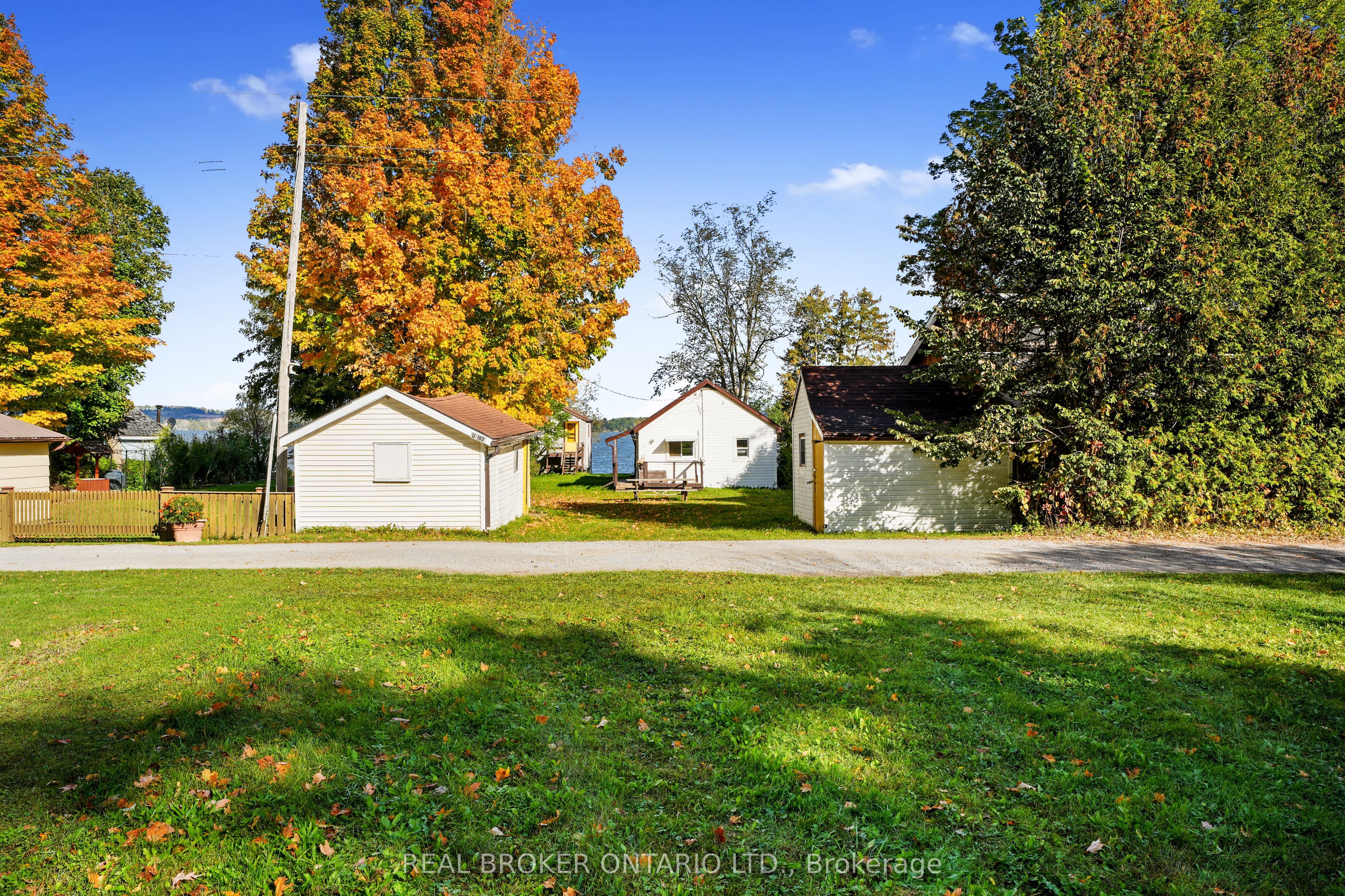 5268 Oriole Beach -180 Road Property Photo 1