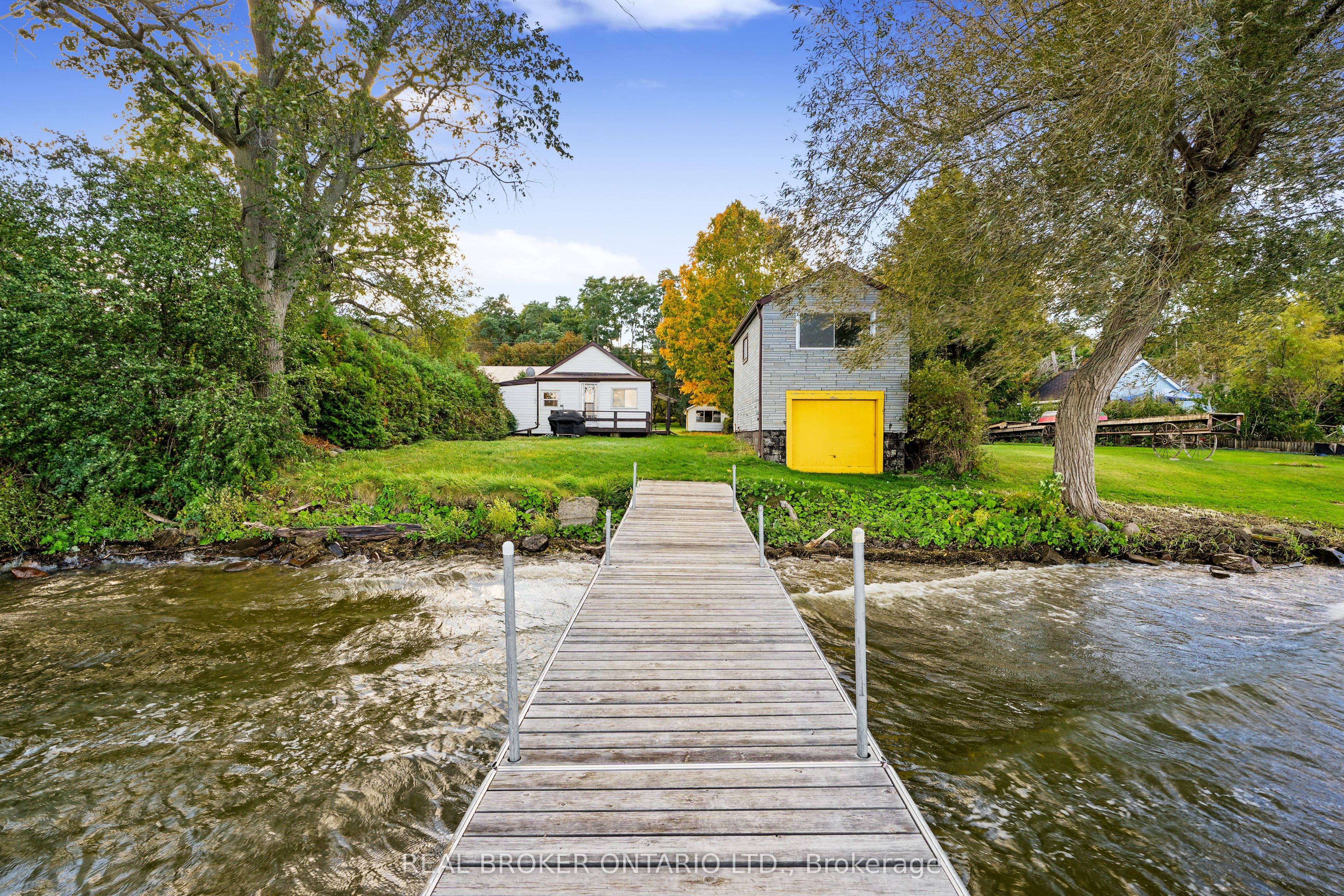 5268 Oriole Beach -180 Road Property Photo 2
