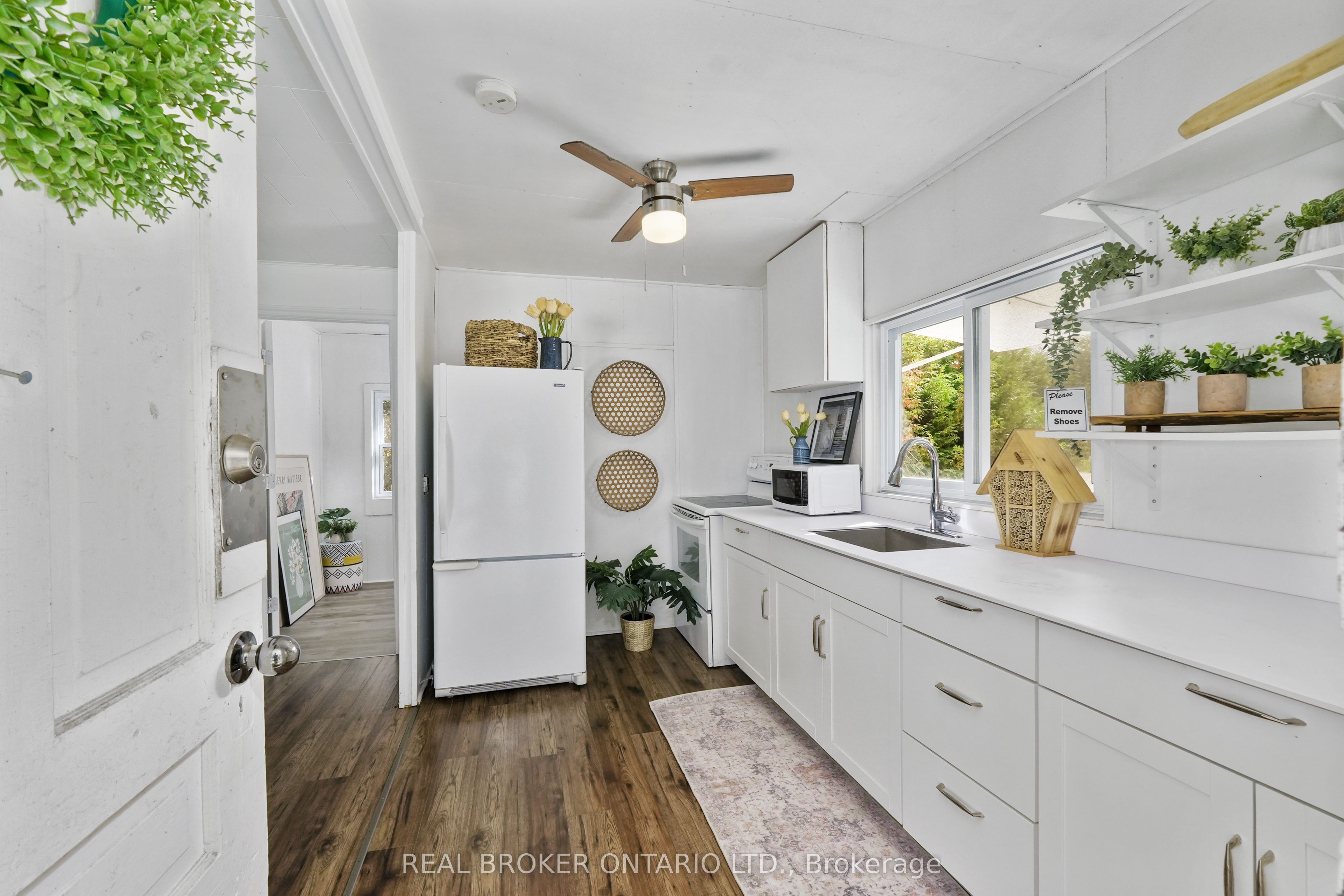 5268 Oriole Beach -180 Road Property Photo 6
