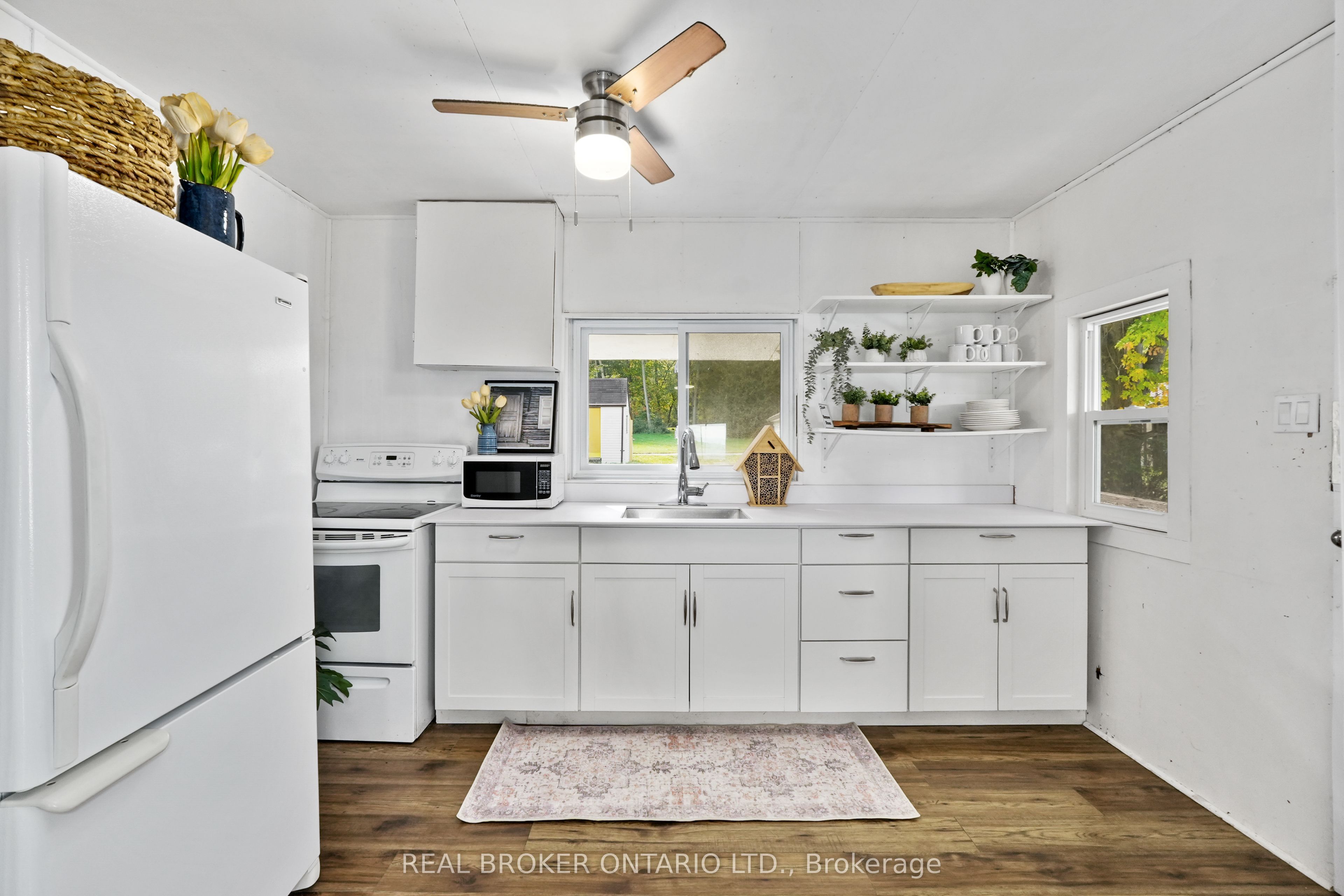 5268 Oriole Beach -180 Road Property Photo 7