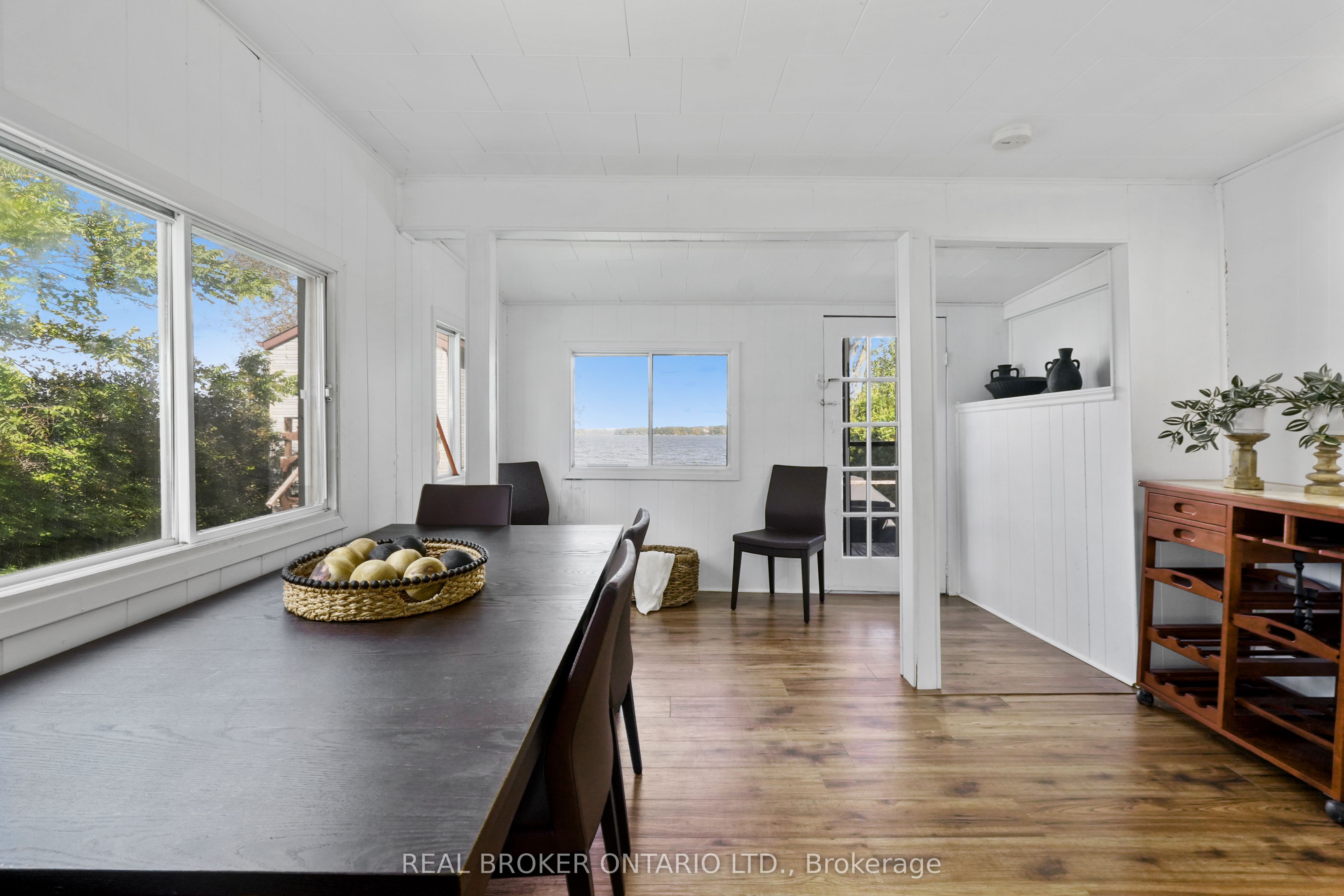 5268 Oriole Beach -180 Road Property Photo 10