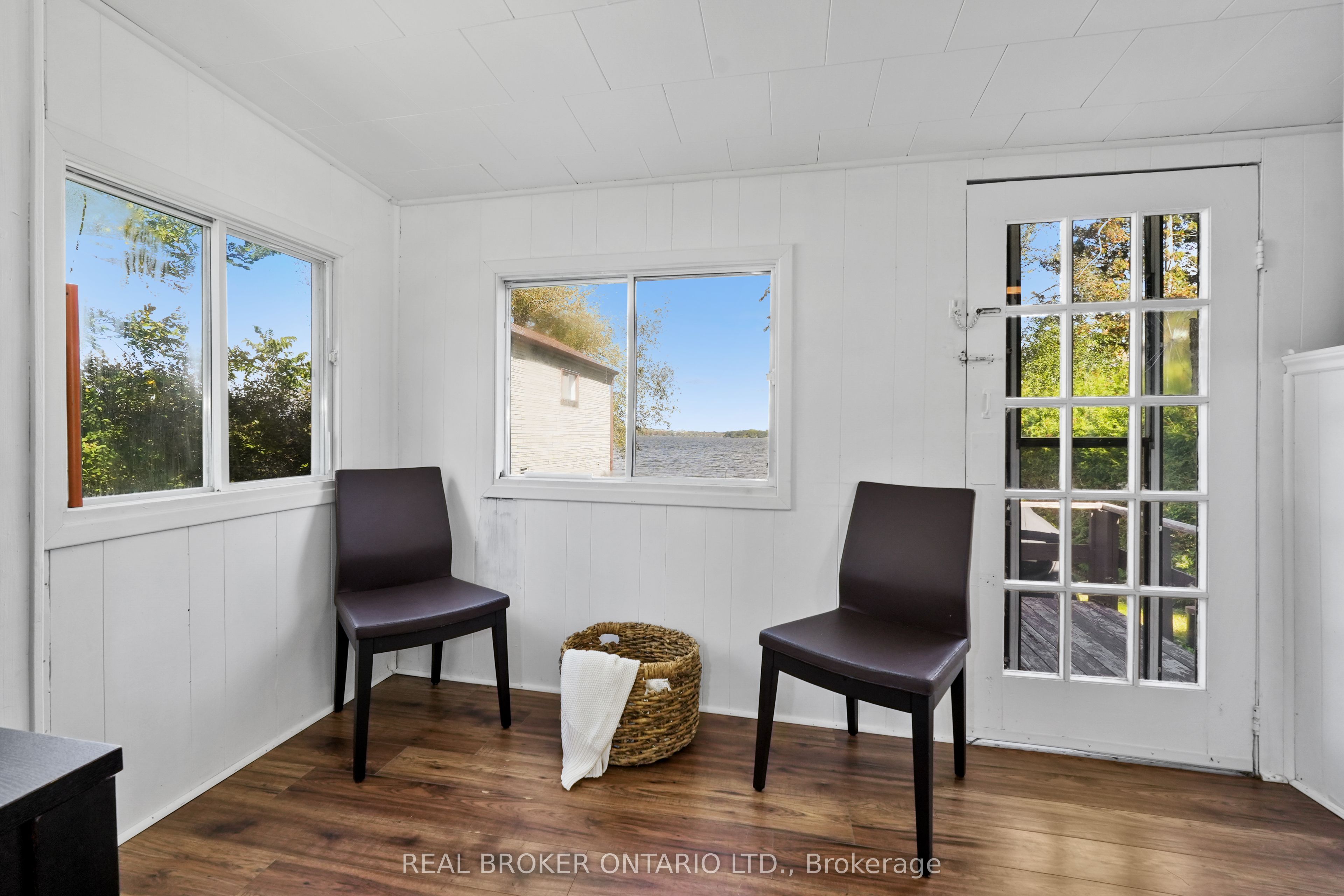5268 Oriole Beach -180 Road Property Photo 12