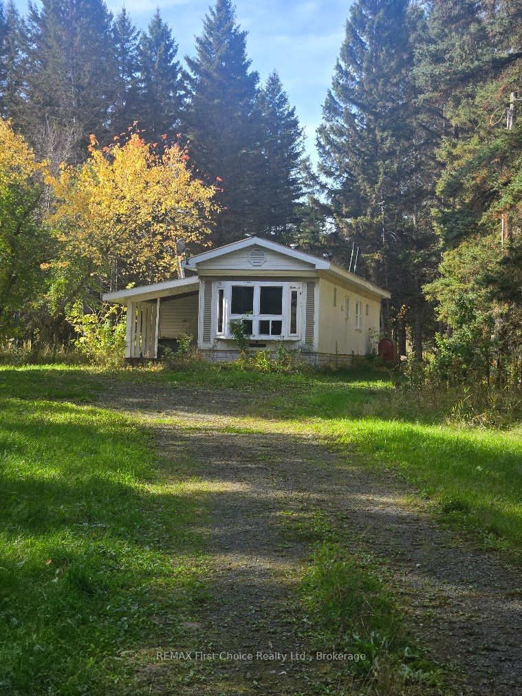 928 595 Highway Property Photo 3