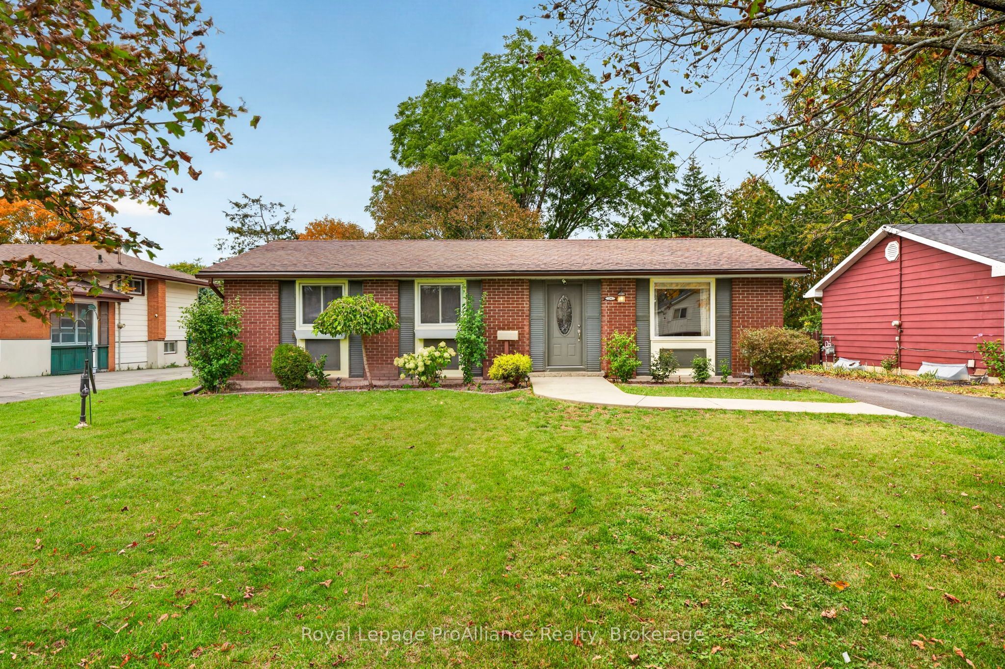 26 Lexington Crescent Property Photo 1