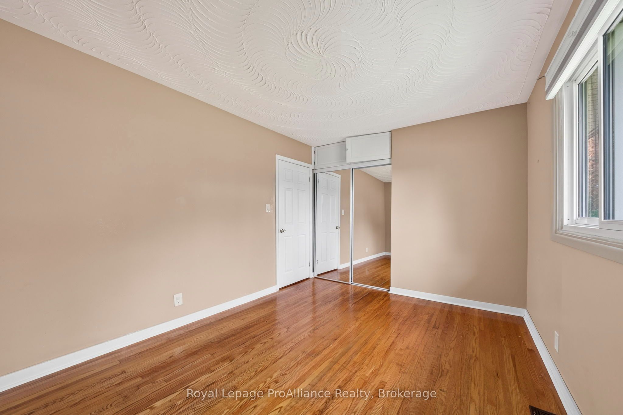 26 Lexington Crescent Property Photo 12