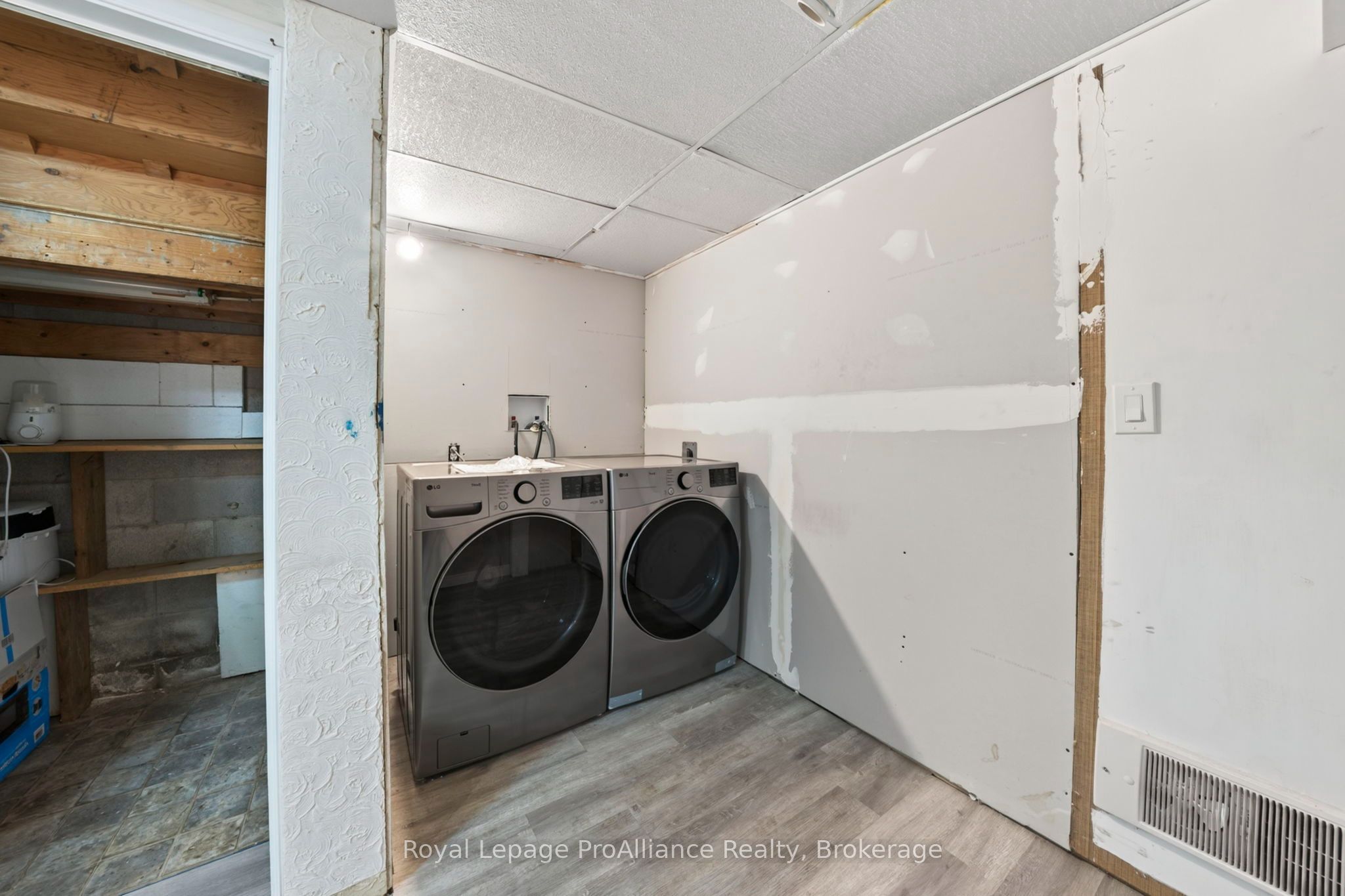 26 Lexington Crescent Property Photo 29