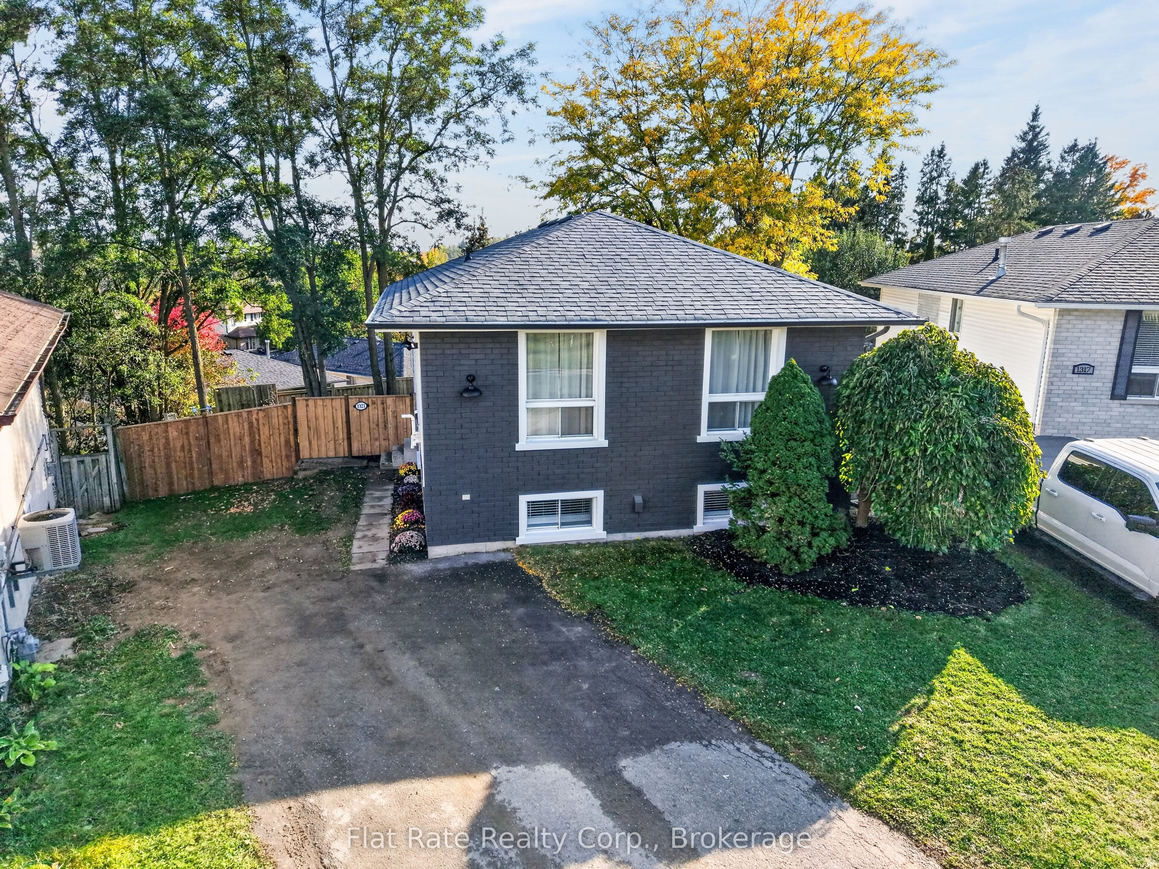 1321 Tudor Crescent Property Photo 1