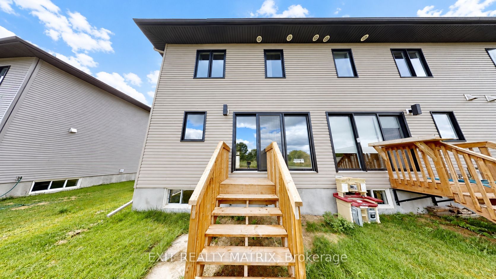 190 Argile Street Property Photo 16