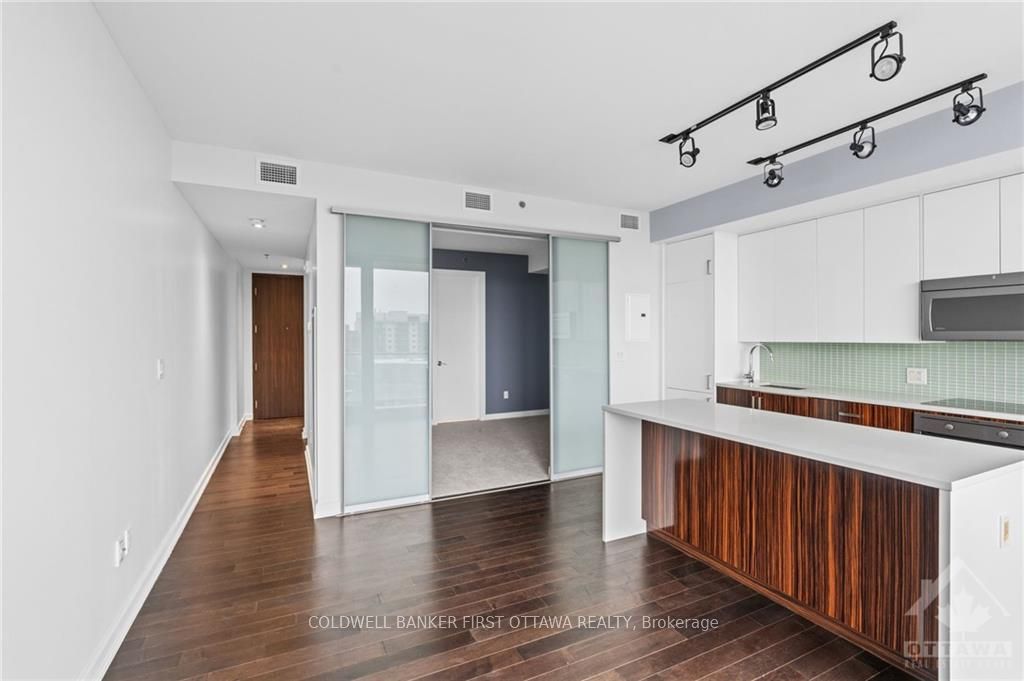 300 Lisgar Street 907 Property Photo 11