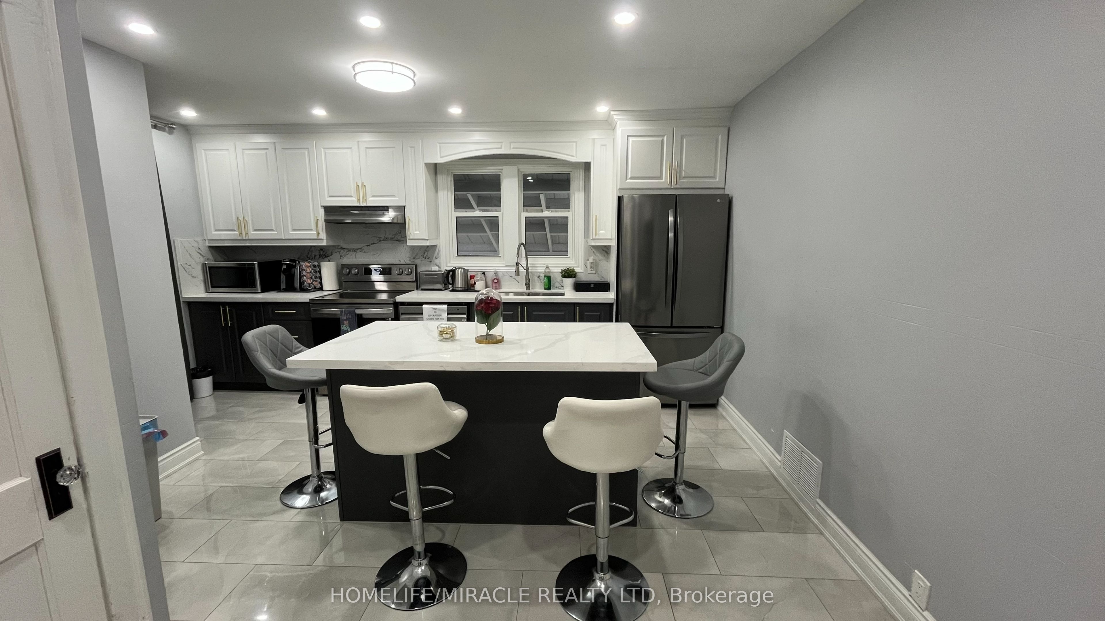 5659 Robinson Street Property Photo 5