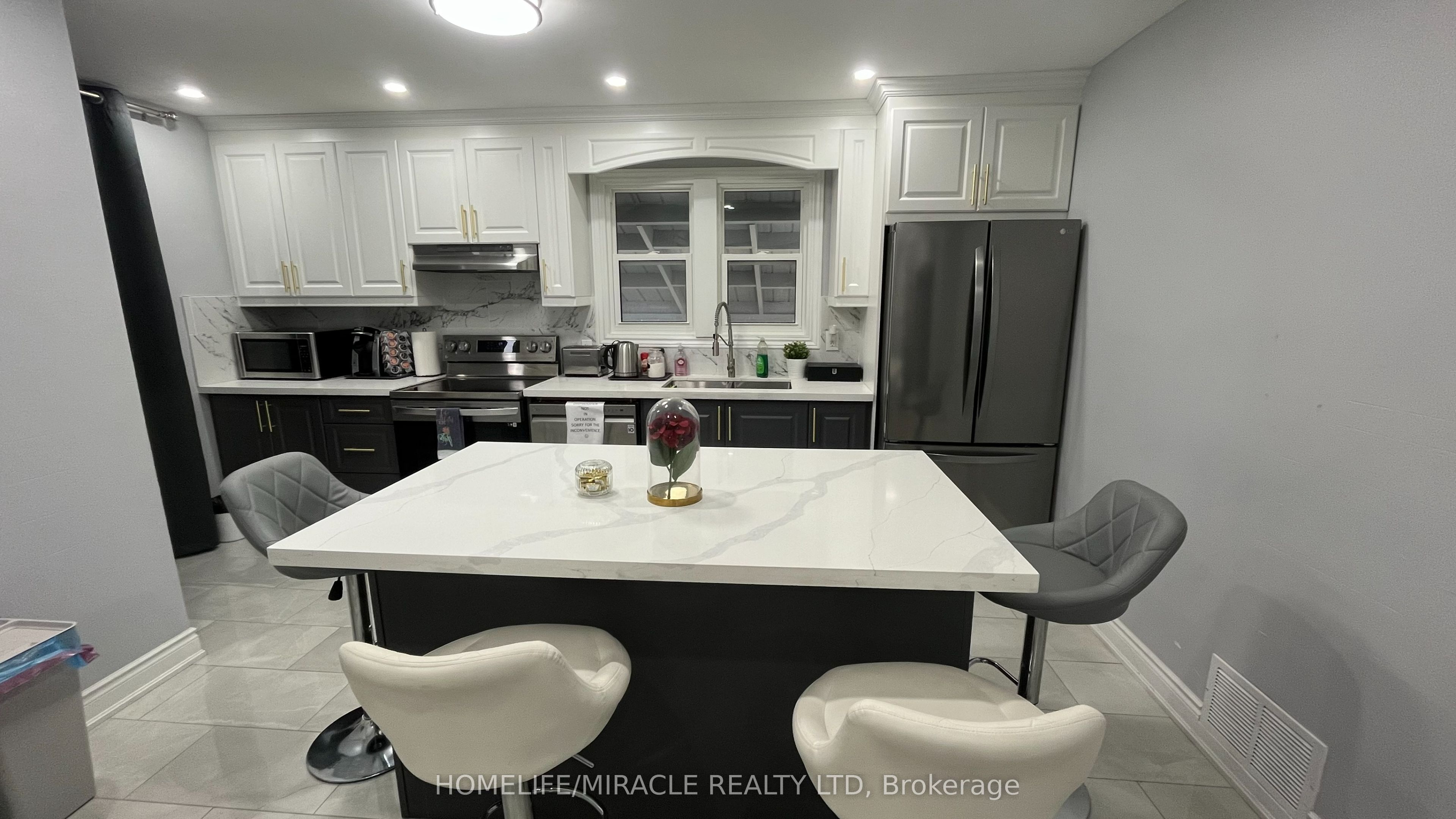 5659 Robinson Street Property Photo 6