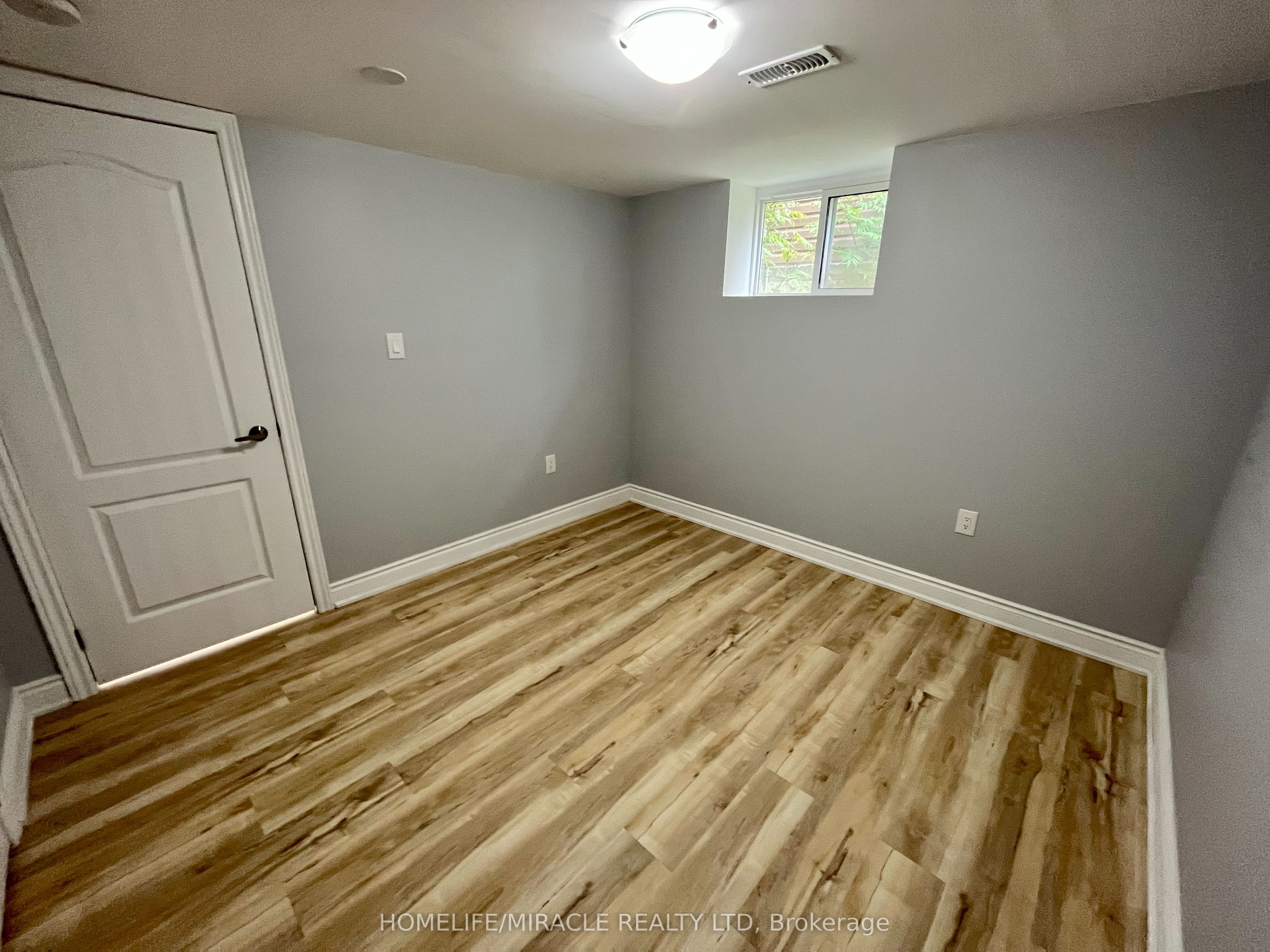 5659 Robinson Street Property Photo 23
