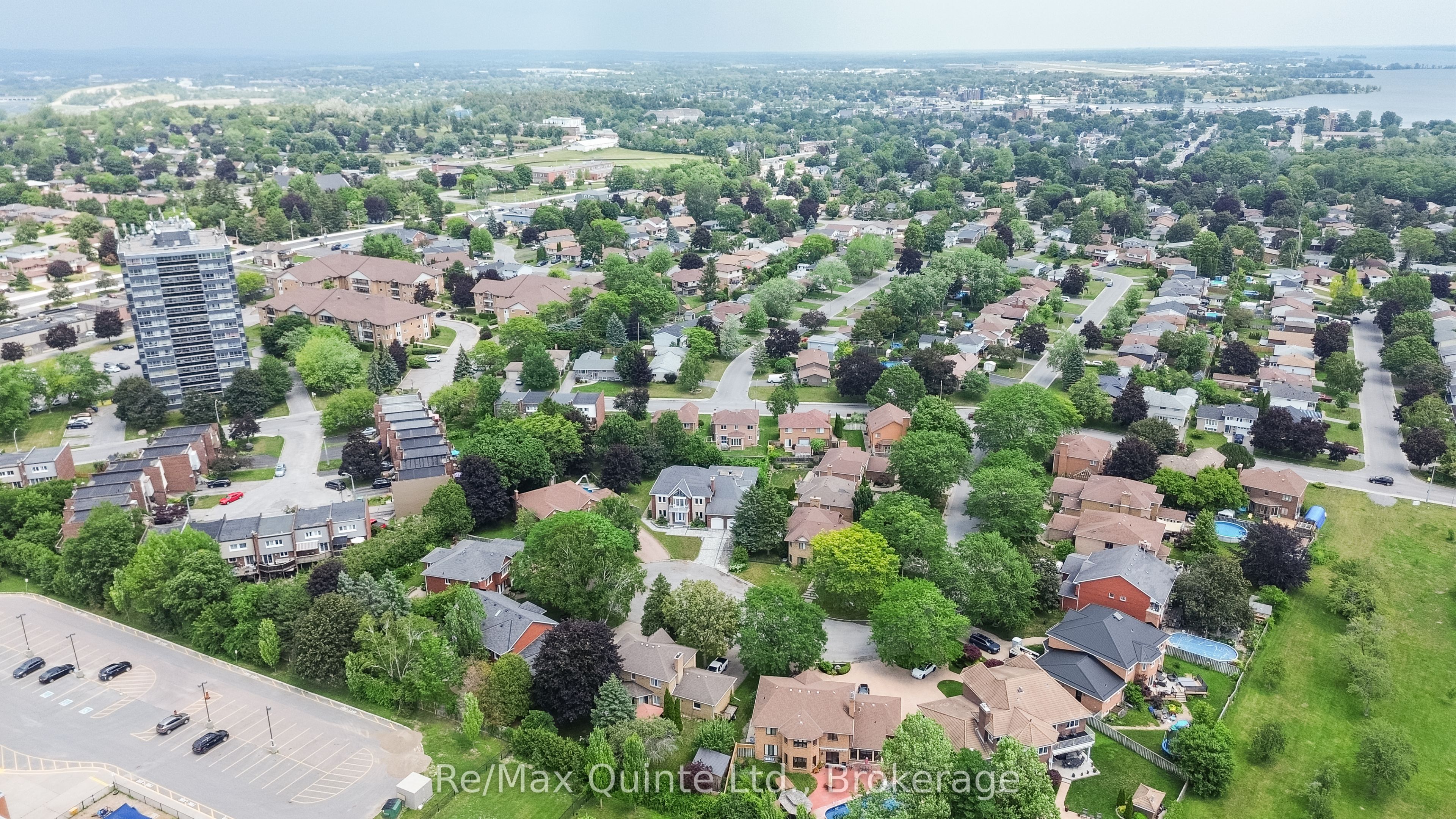 17 Applewood Court Property Photo 3