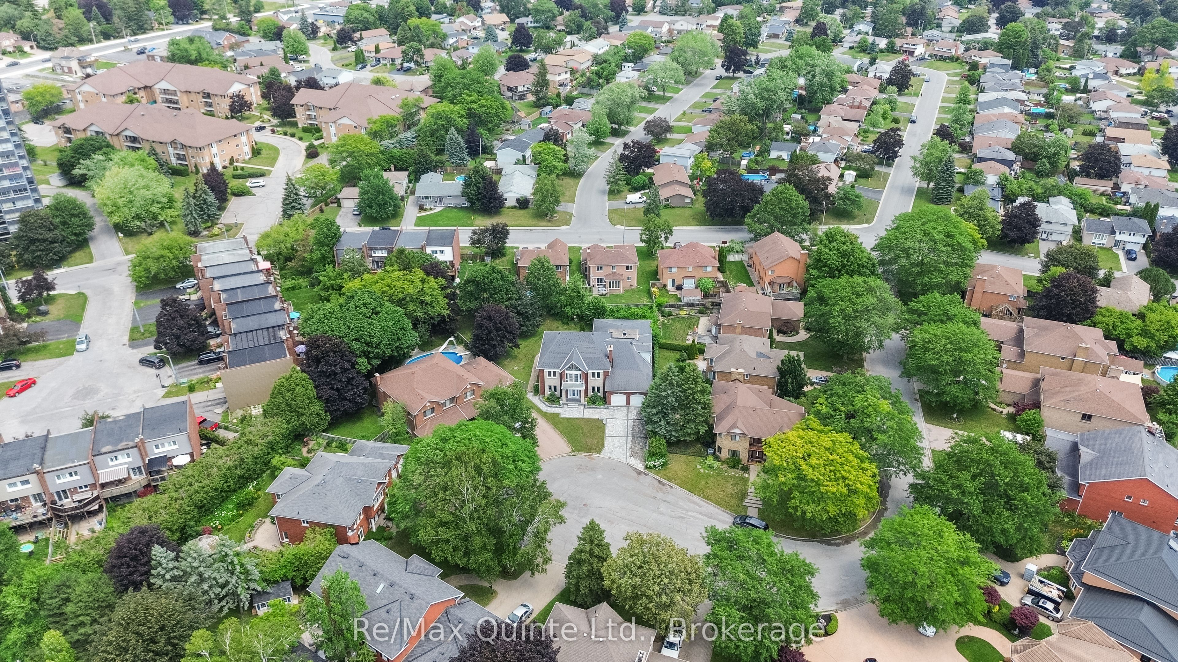 17 Applewood Court Property Photo 4