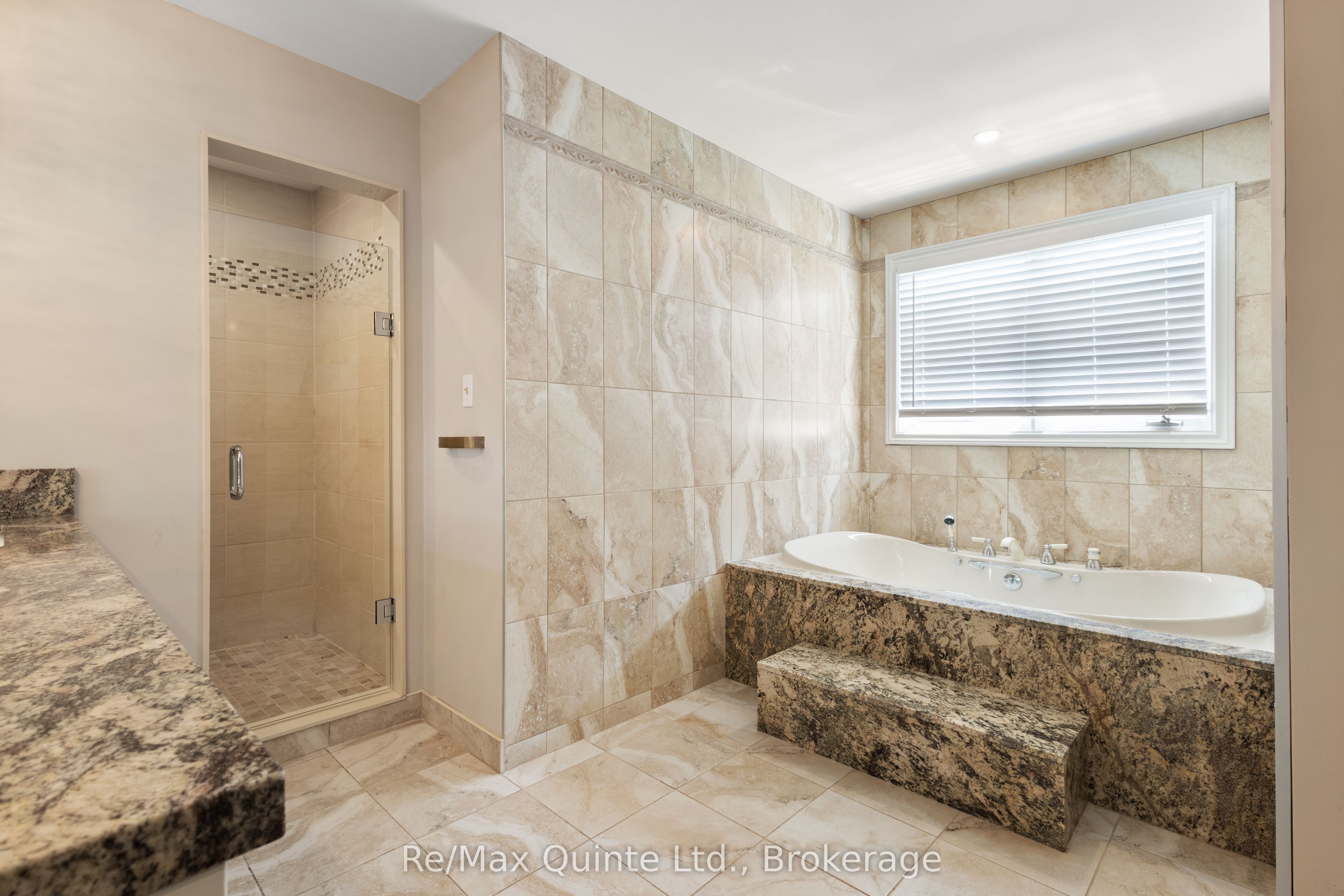 17 Applewood Court Property Photo 34