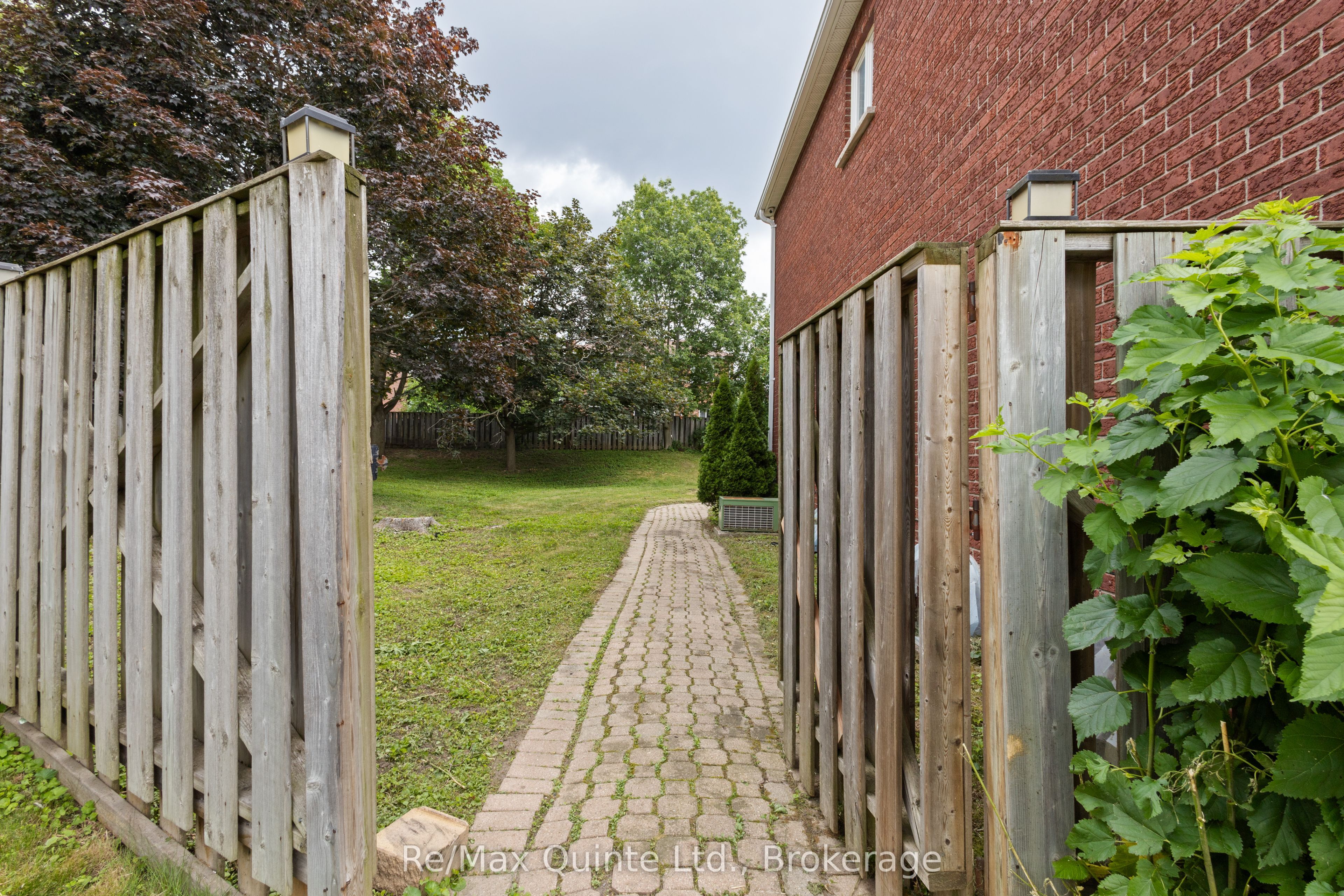 17 Applewood Court Property Photo 49