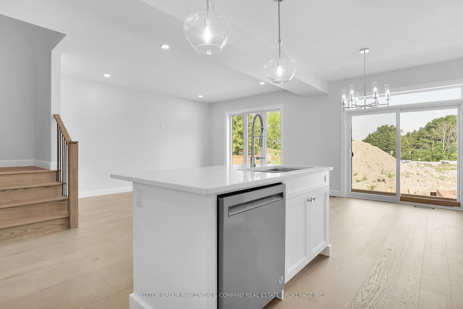 414 Old Wonderland Road 3 Property Photo 14